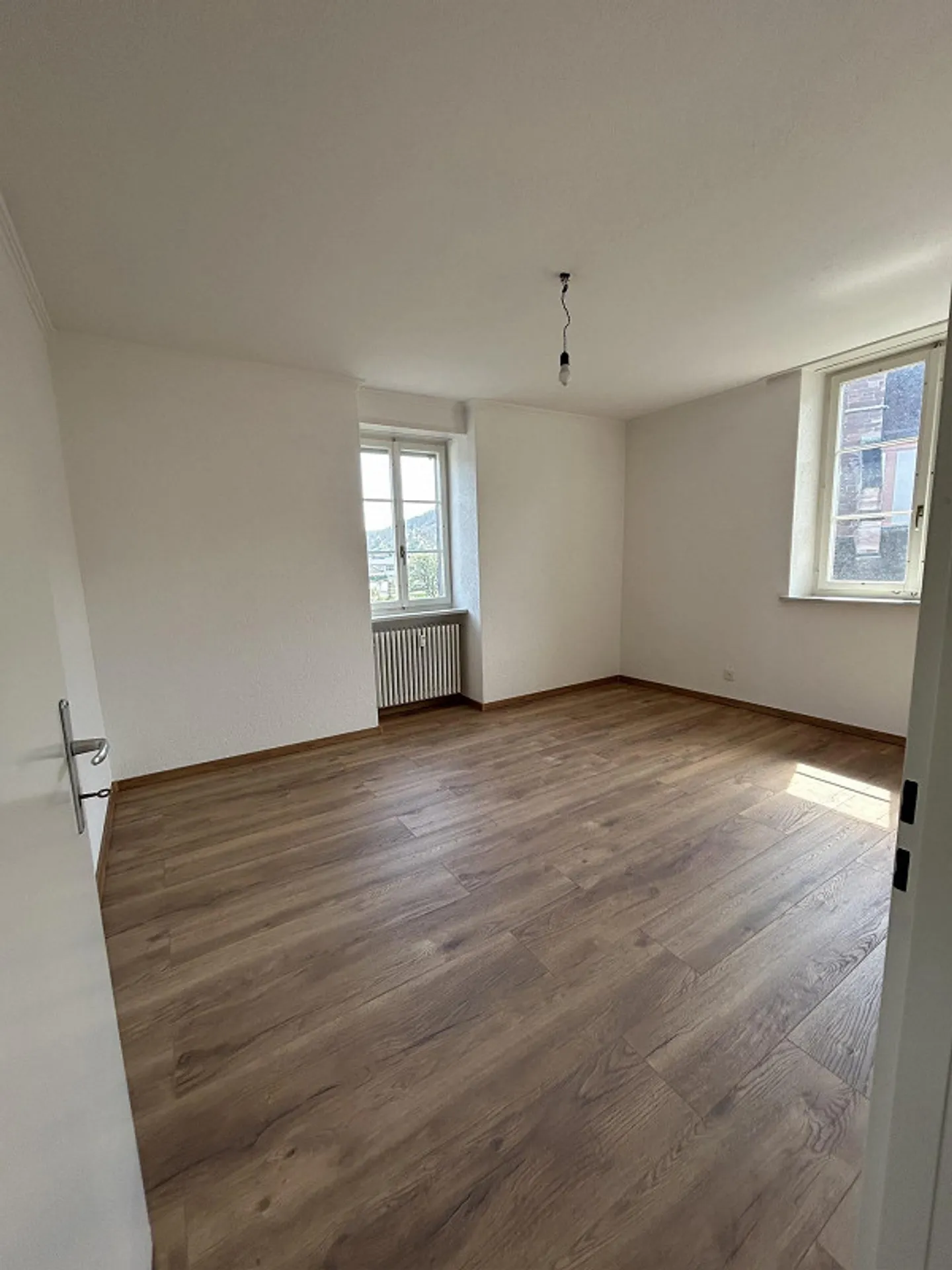 Newly renovated 4.5 room apartment on the 2nd floor - Photo 4 of 6