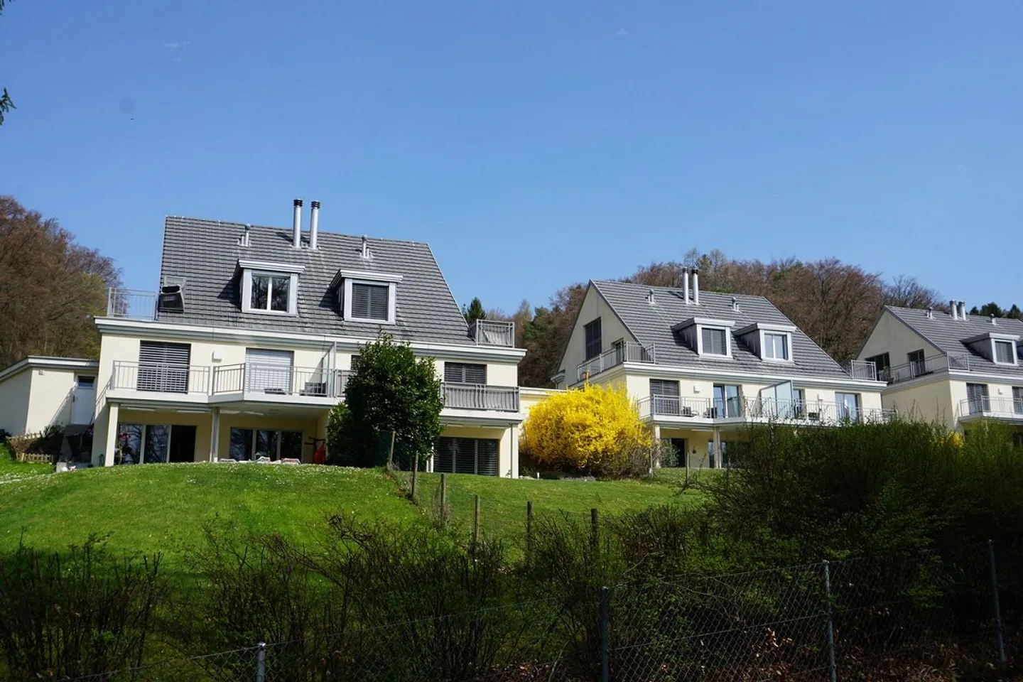 An sonniger und sehr ruhiger Lage gepflegtes Doppel-Einfamilienhaus - Foto 1 von 13