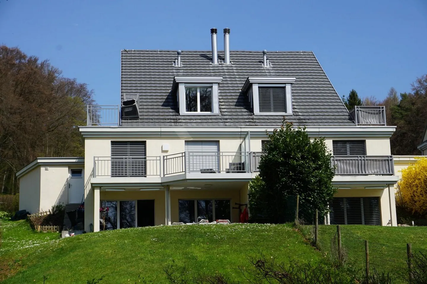 An sonniger und sehr ruhiger Lage gepflegtes Doppel-Einfamilienhaus - Foto 2 von 13