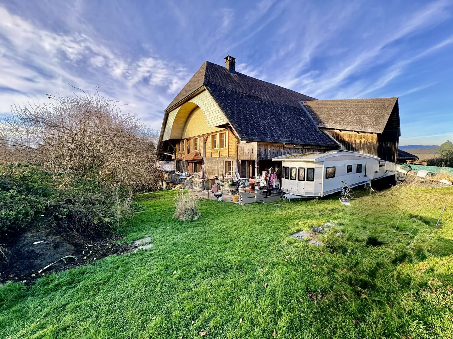 Country estate with character - spacious house, partly renovated, with wide views and great potential - Photo 2 of 7
