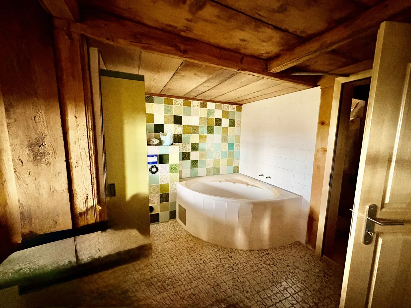 Country estate with character - spacious house, partly renovated, with wide views and great potential - Photo 3 of 7