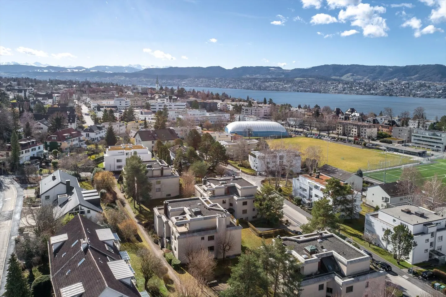 Appartement attrayant dans un quartier résidentiel prisé à Zollikon - Photo 2 sur 13