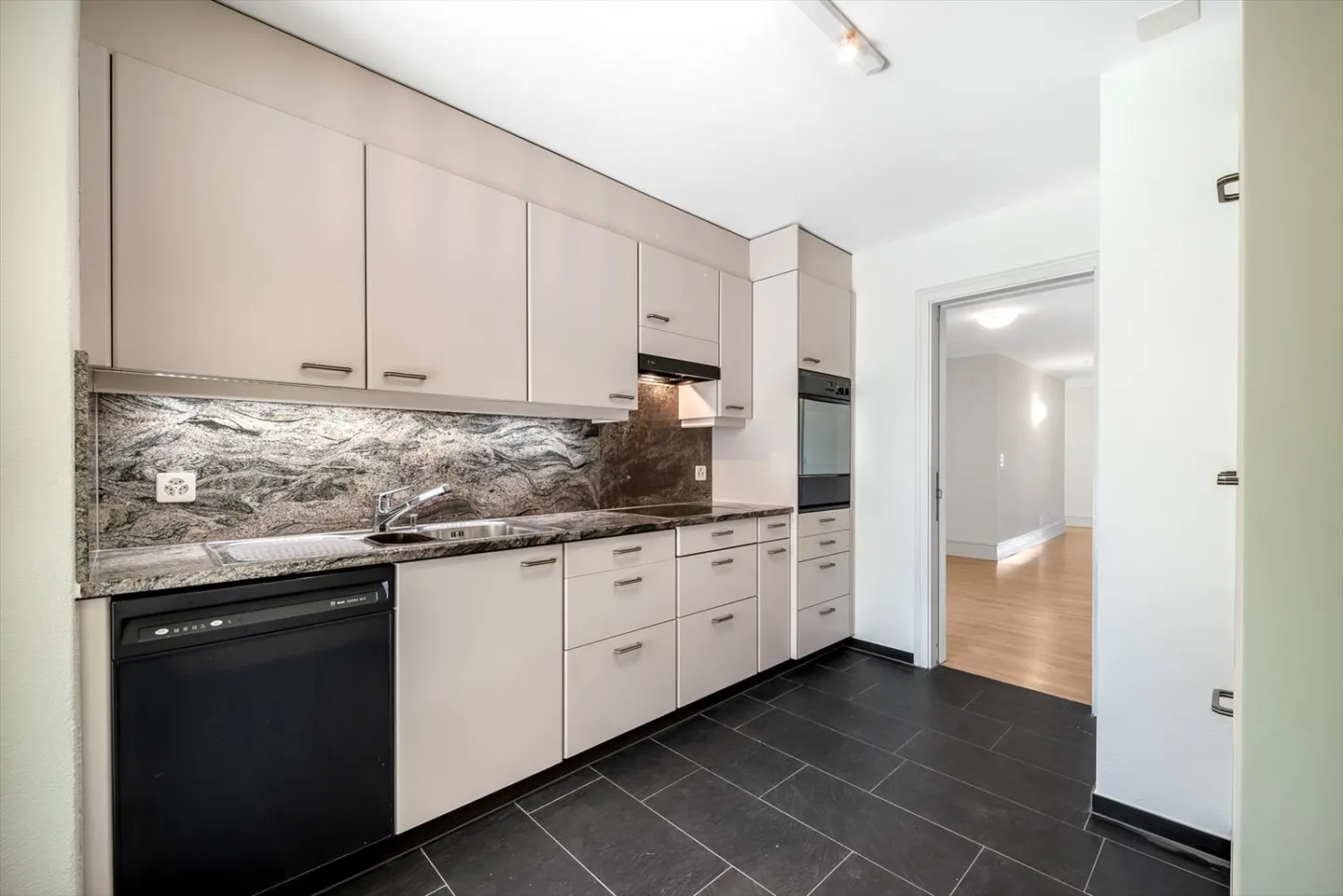 Appartement attrayant dans un quartier résidentiel prisé à Zollikon - Photo 6 sur 13