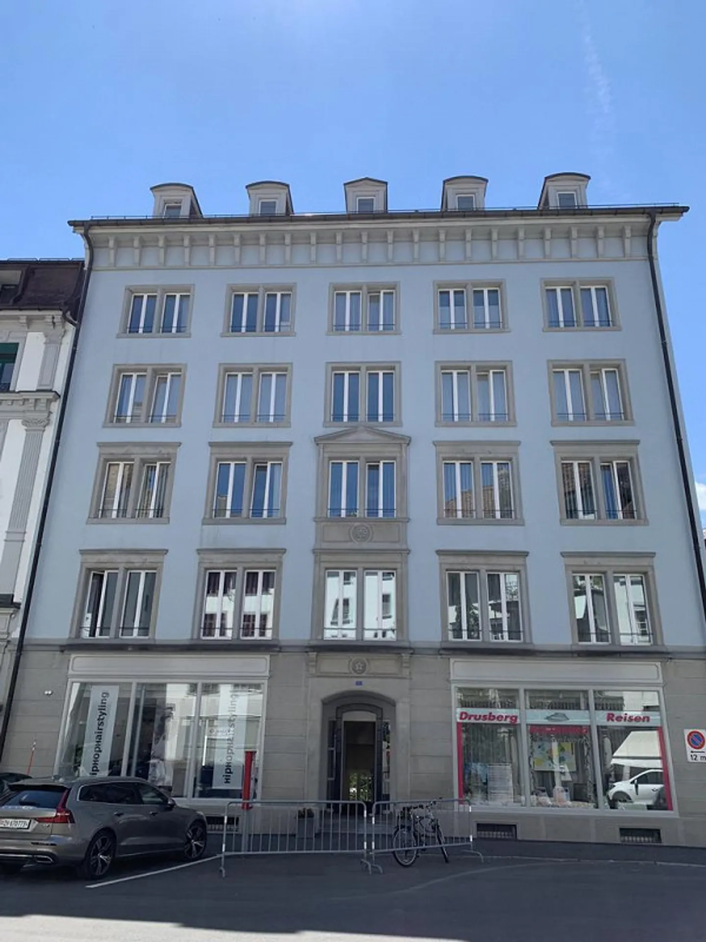 Appartamento moderno nel centro del villaggio - Foto 1 di 10