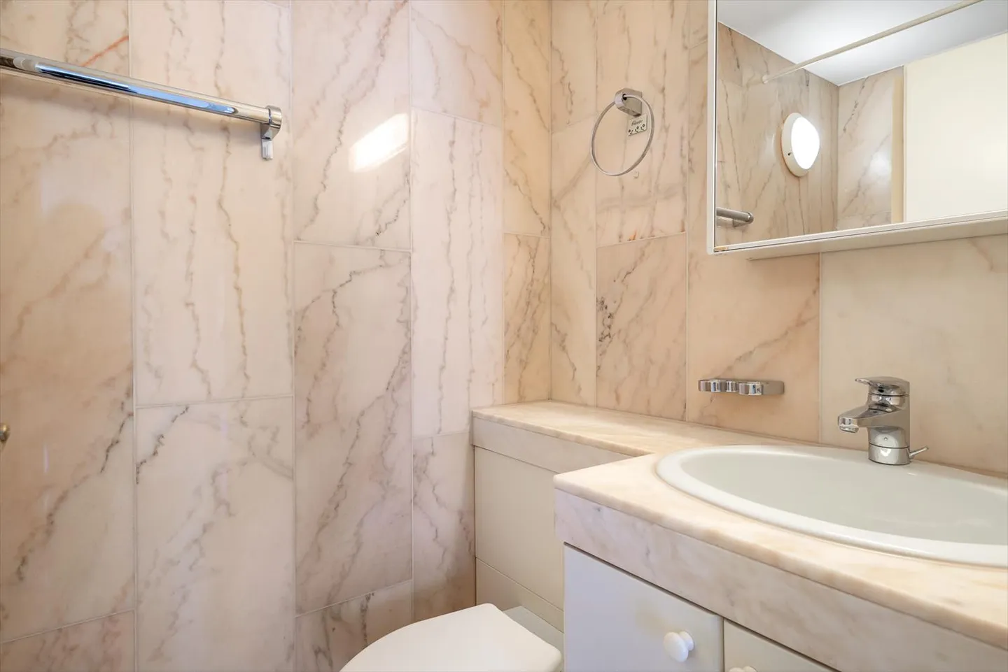 Appartement attrayant dans un quartier résidentiel prisé à Zollikon - Photo 11 sur 13