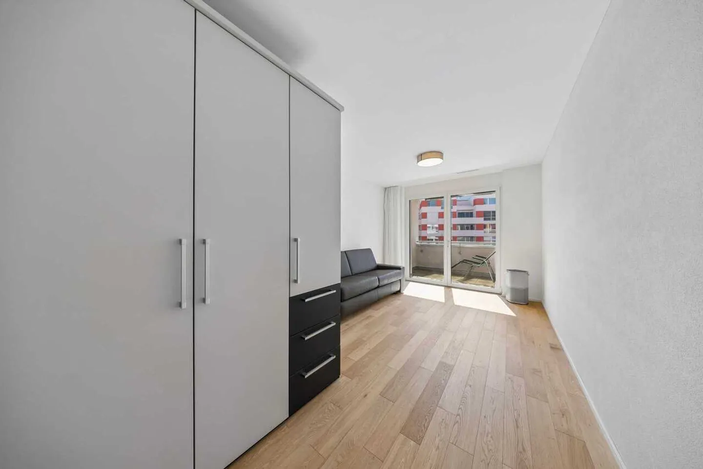 Modern 4.5-room apartment with two loggias in Romanshorn for sale - Photo 11 of 13