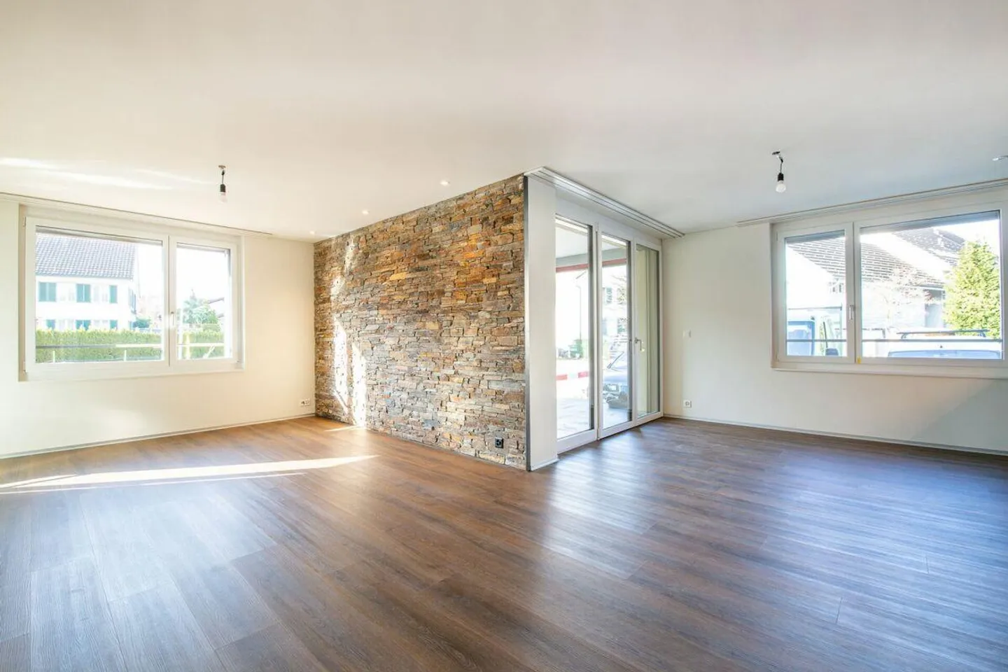 Moderne Maisonette-Wohnung im Herzen von Nänikon - Foto 2 di 15