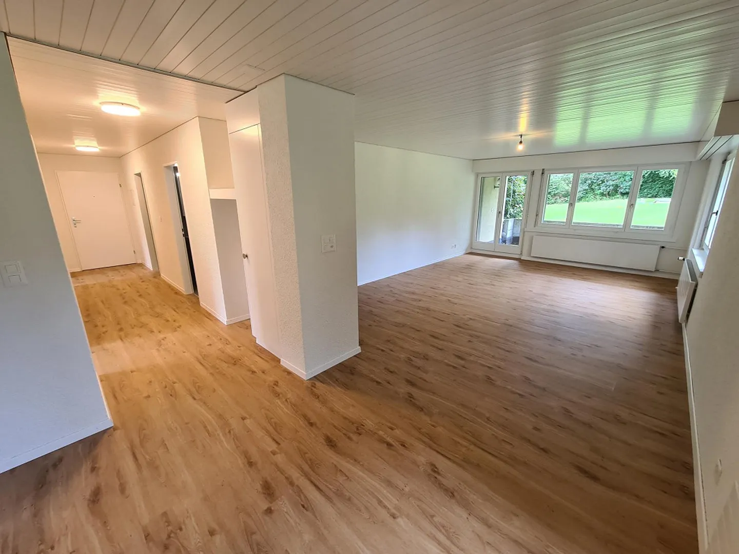 Modern 3.5-room apartment with spacious kitchen and new bathroom - Photo 3 of 8