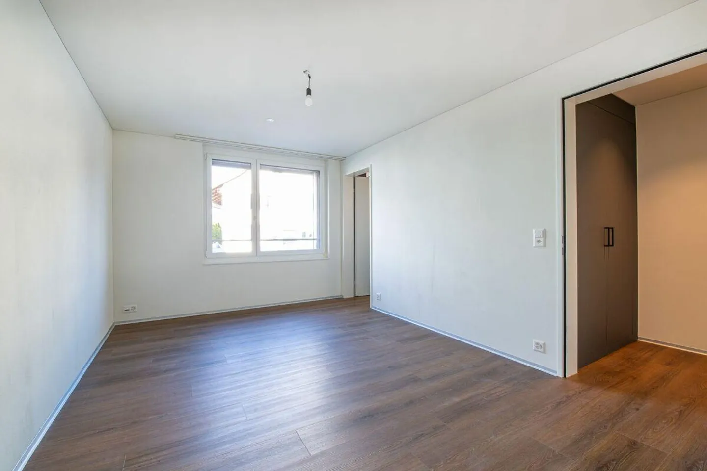 Moderne Maisonette-Wohnung im Herzen von Nänikon - Foto 9 di 15