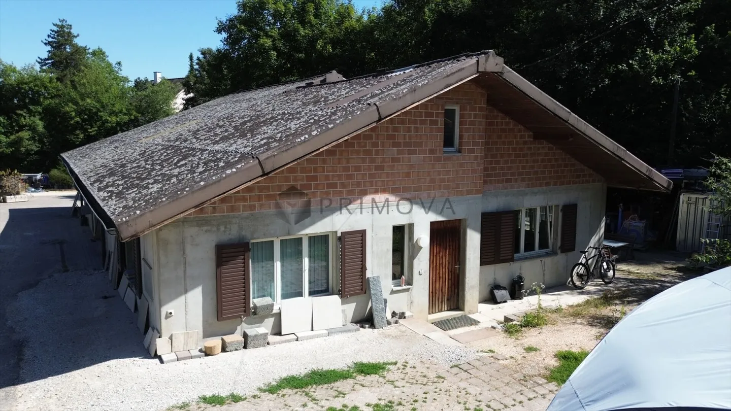 Terreno soleggiato con edificio esistente - base ideale per il tuo progetto - Foto 3 di 3