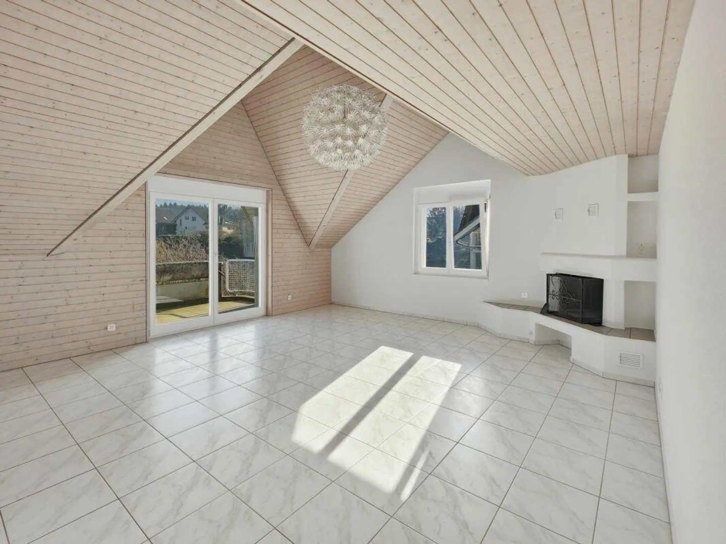 Appartamento duplex affascinante e modernizzato di 4,5 stanze a Walliswil vicino a Wangen - Foto 1 di 10