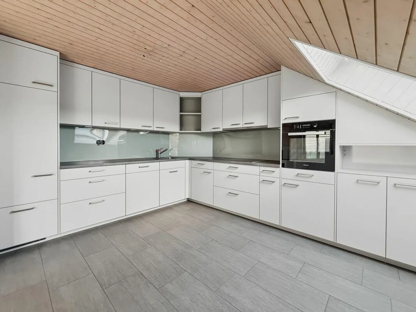 Appartamento duplex affascinante e modernizzato di 4,5 stanze a Walliswil vicino a Wangen - Foto 2 di 10