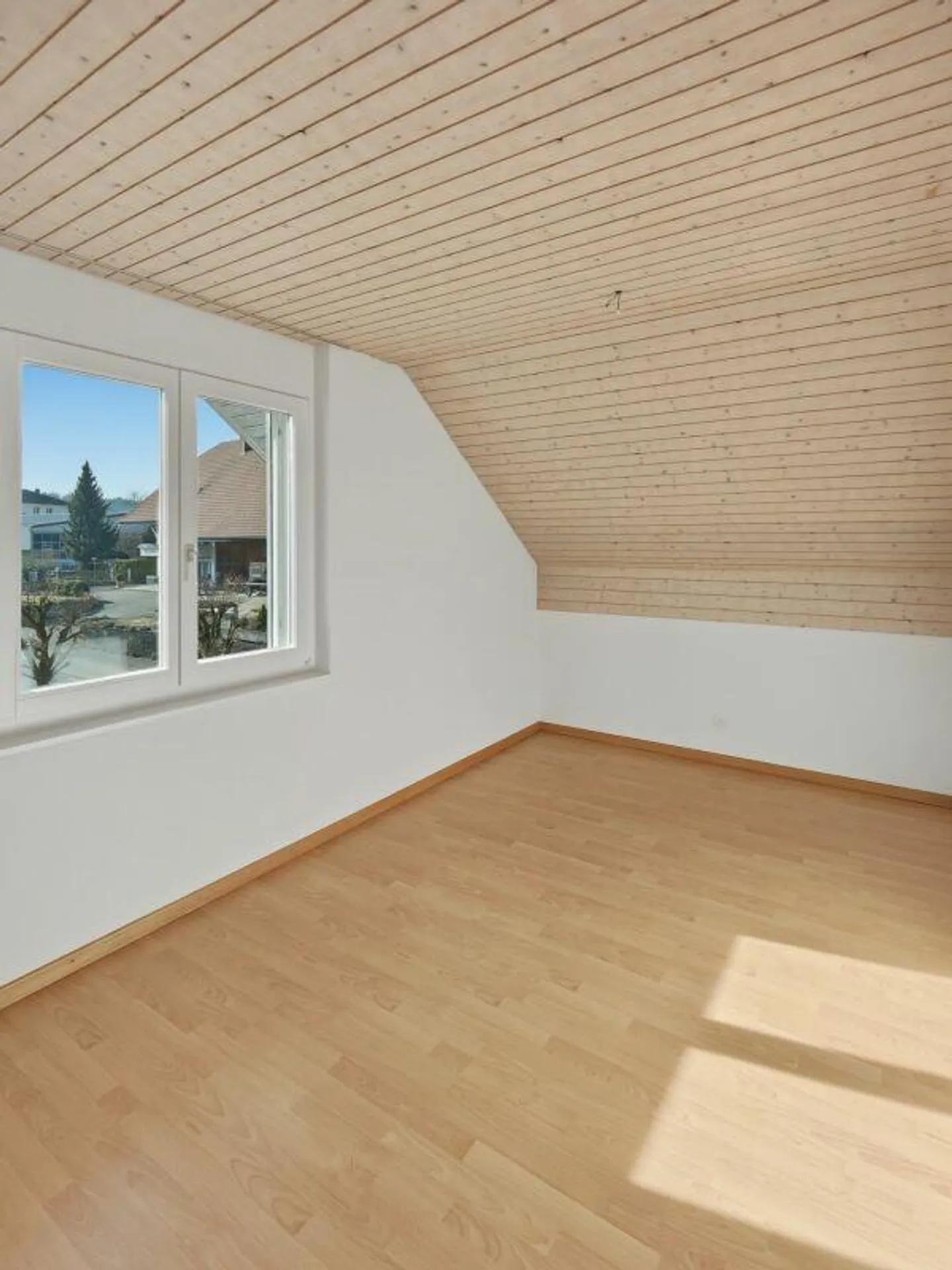 Appartamento duplex affascinante e modernizzato di 4,5 stanze a Walliswil vicino a Wangen - Foto 4 di 10