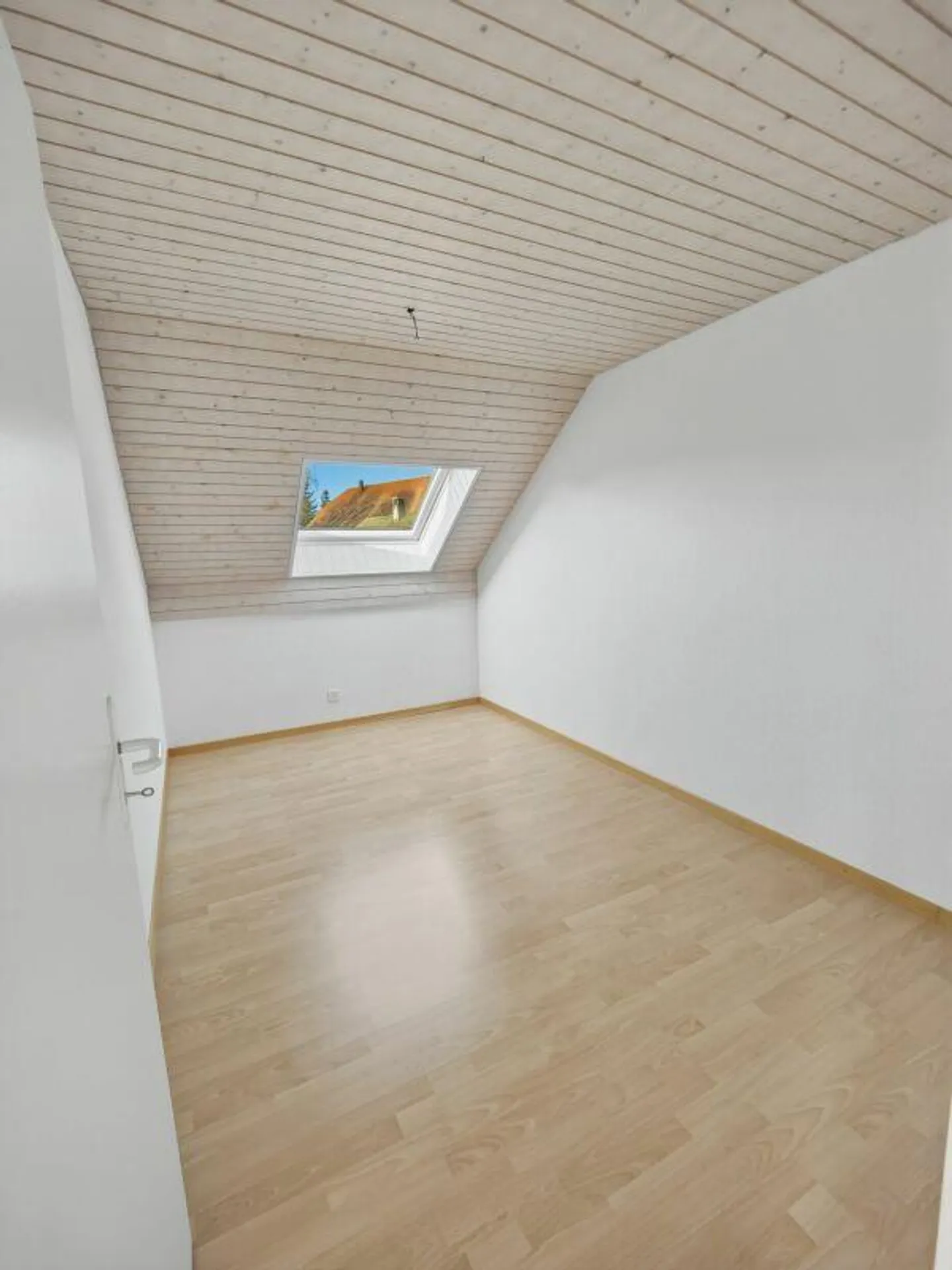 Appartamento duplex affascinante e modernizzato di 4,5 stanze a Walliswil vicino a Wangen - Foto 5 di 10