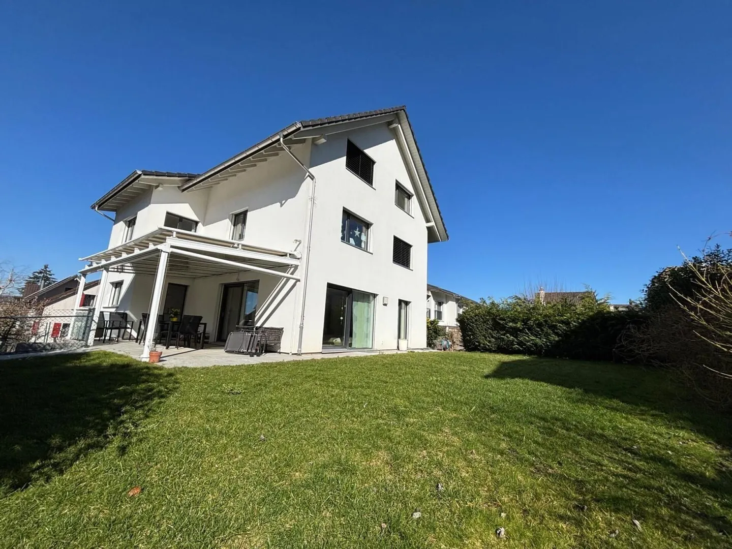 7.5-Room Single-Family House (HESS Wooden House) with Large Garden, Covered Patio, and Garage - Photo 2 of 14