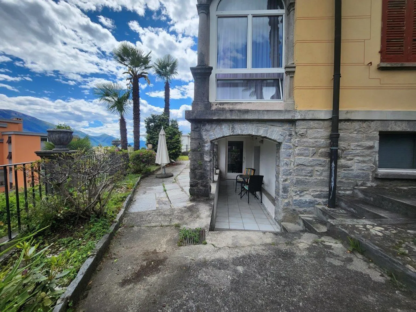 Historical multi-family house with property in top location - Photo 12 of 13
