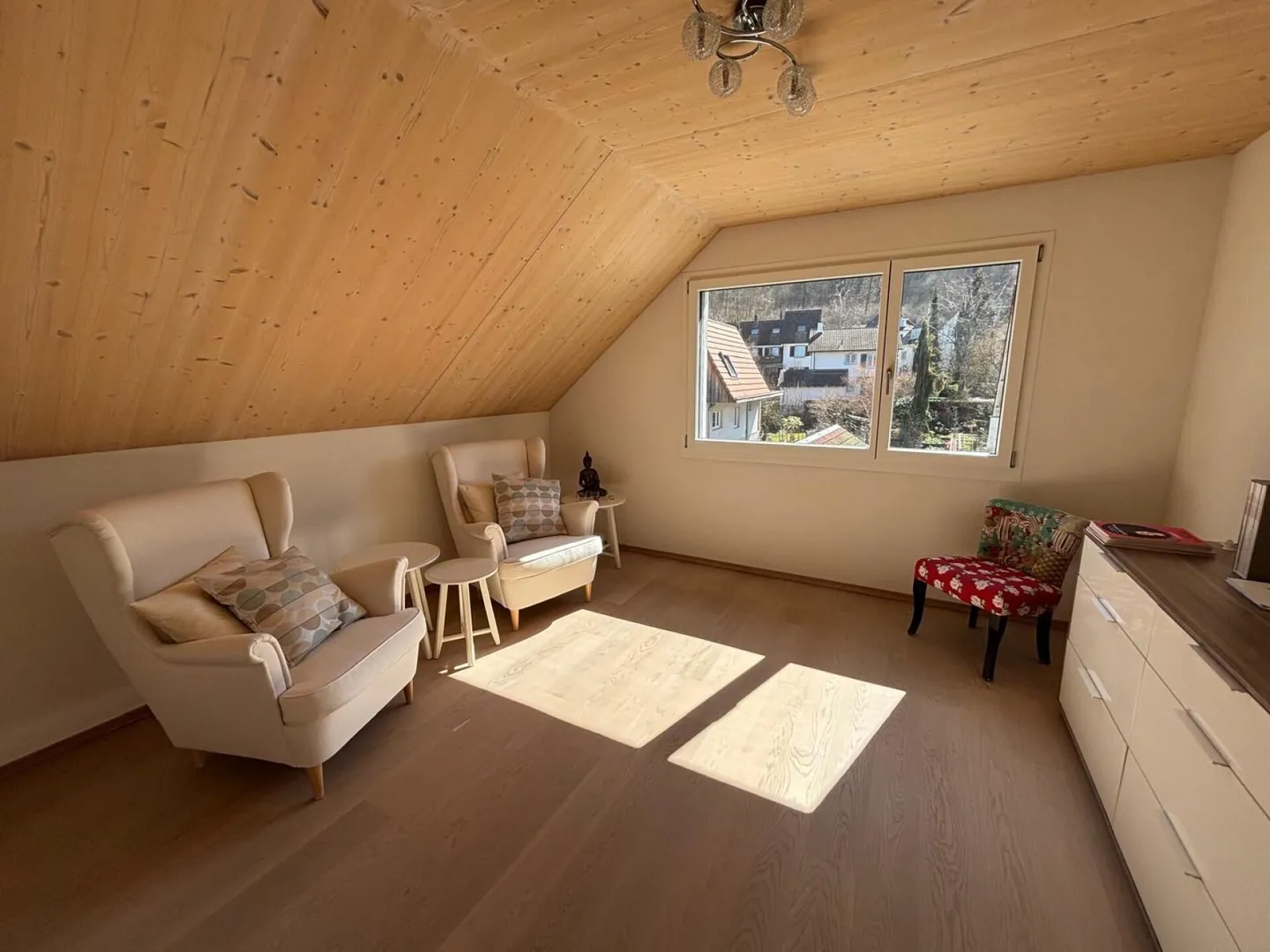 7.5-Room Single-Family House (HESS Wooden House) with Large Garden, Covered Patio, and Garage - Photo 8 of 14