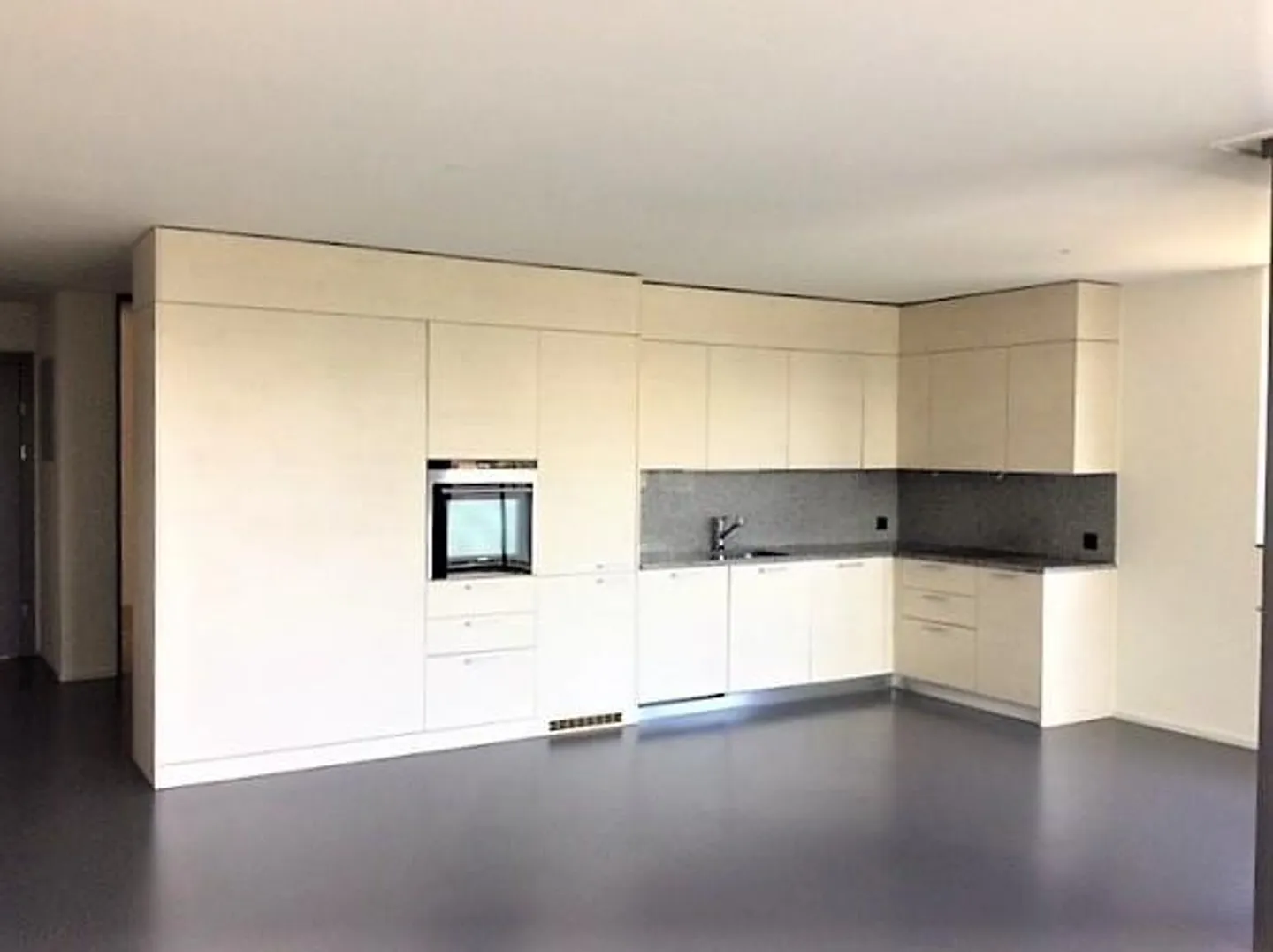 Urban Living in Glattpark? - Photo 2 of 7