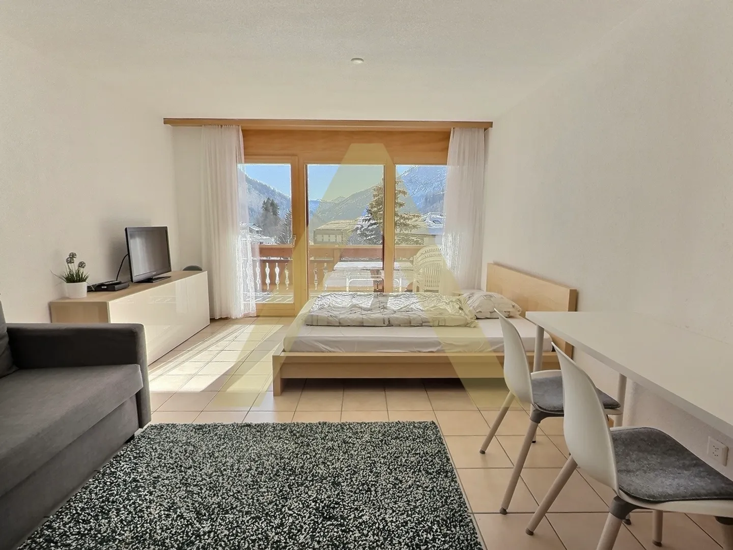 Helles Studio mit Blick auf das Dorf - Foto 3 von 5