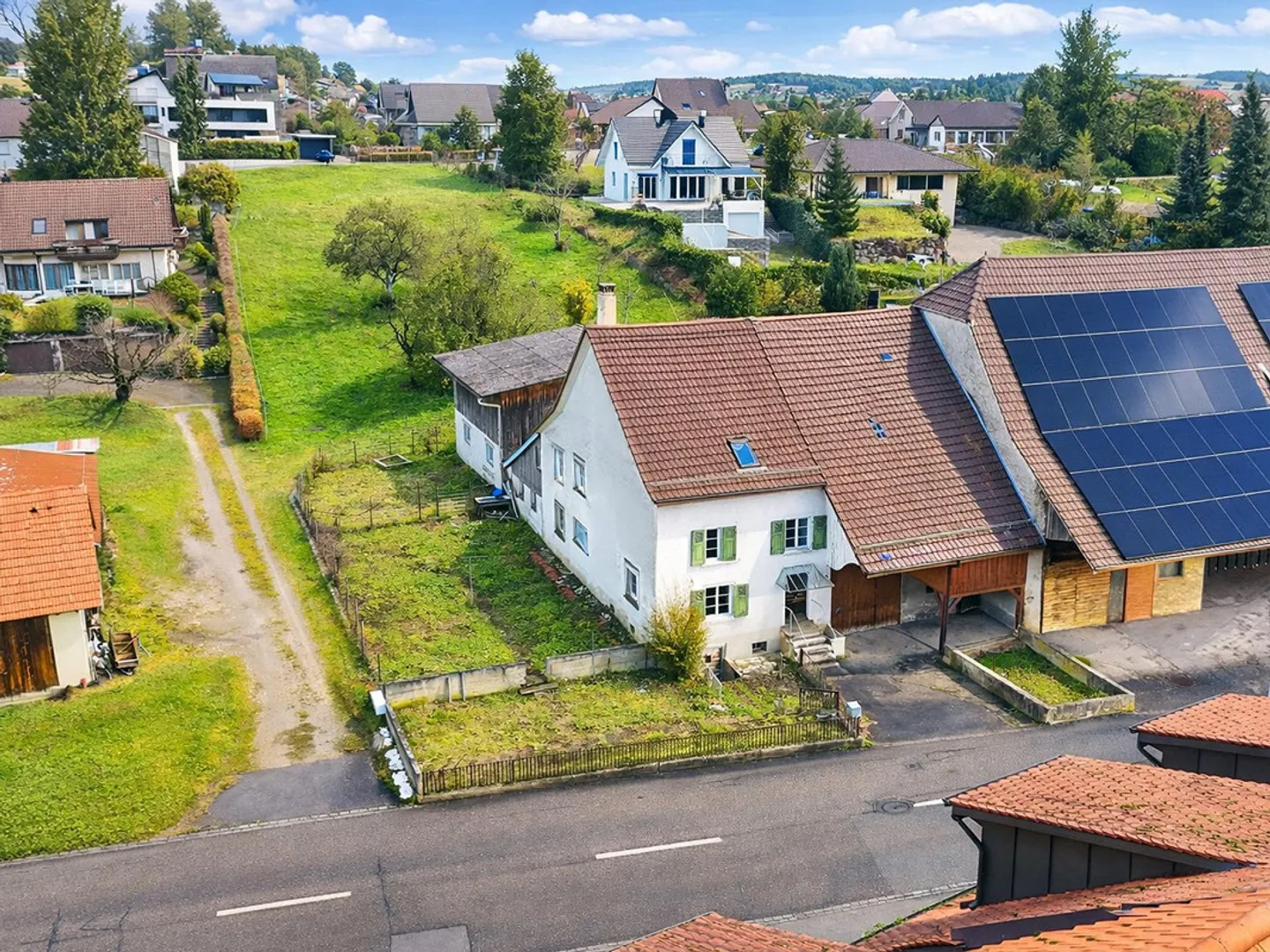 Bauernhaus mit grosser Baulandreserve - Photo 1 sur 13