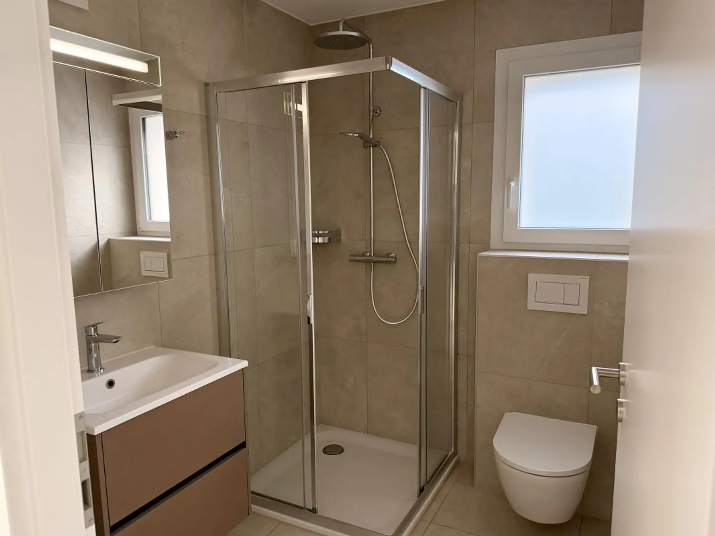 In gable, spacious, bright and practical - Photo 11 of 15