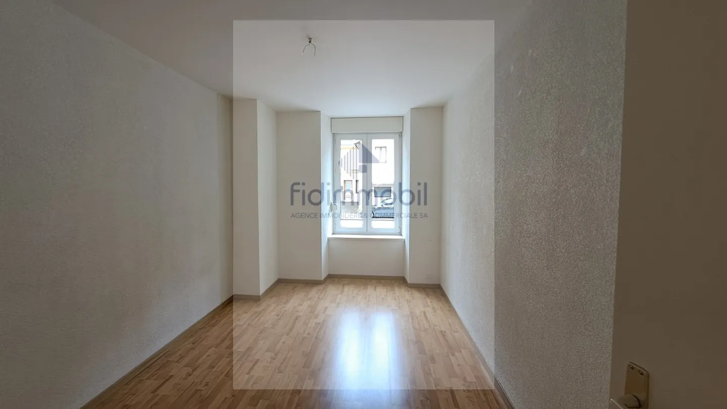 Apartment for rent - Photo 3 of 8