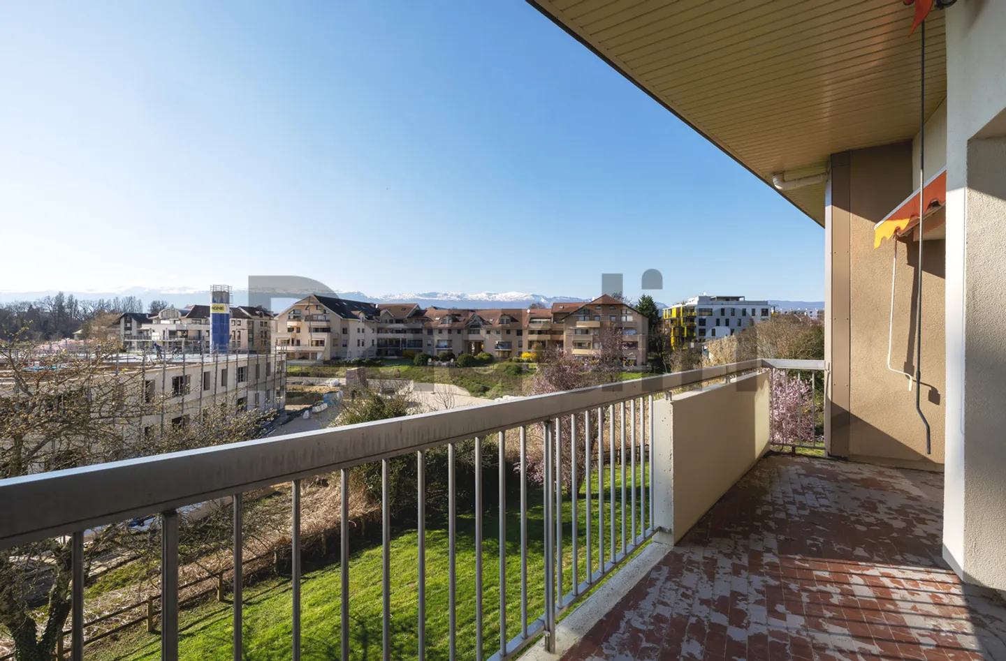 Ferney-Voltaire (France): 4-room duplex to renovate - Photo 2 of 10