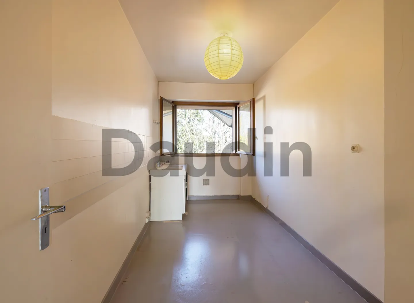 Ferney-Voltaire (France): 4-room duplex to renovate - Photo 7 of 10