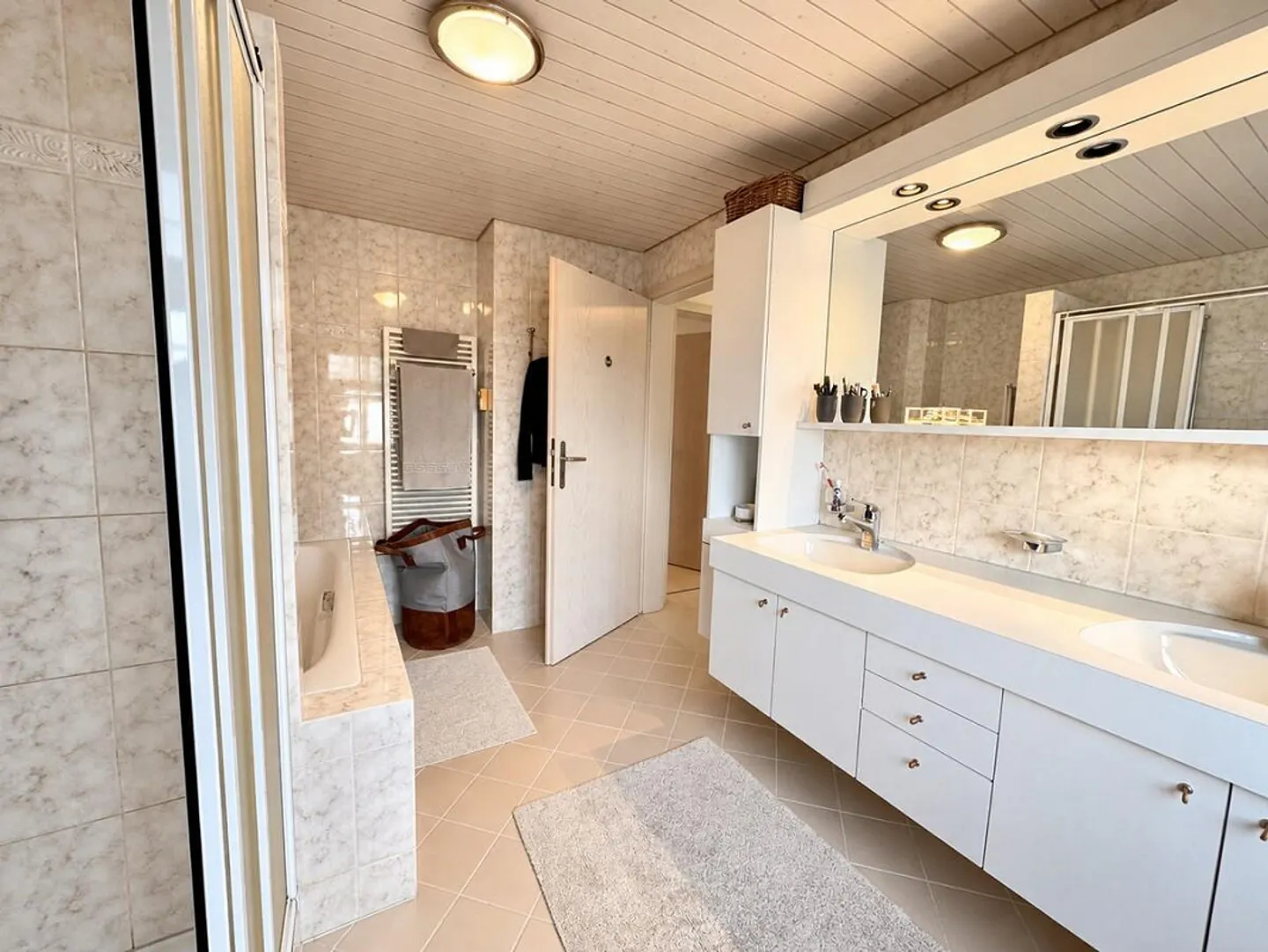 Casa bifamiliare ben tenuta di 4,5 stanze con giardino naturale in una zona tranquilla... - Foto 8 di 12