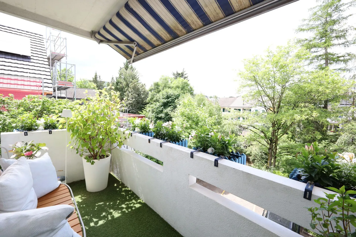 Bellissimo appartamento di 3.5 stanze con balcone, posto auto e cantina - Foto 1 di 7