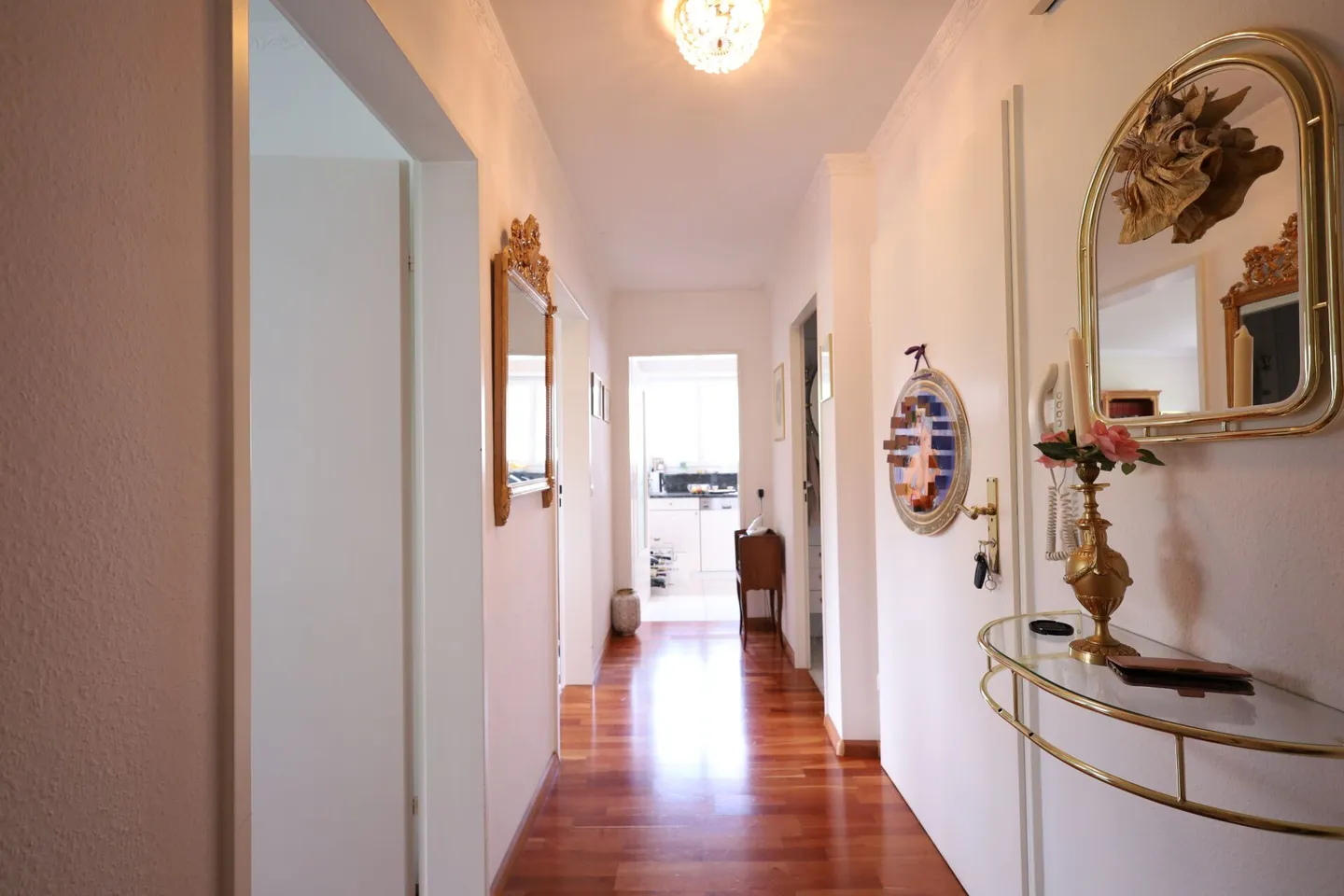 Bellissimo appartamento di 3.5 stanze con balcone, posto auto e cantina - Foto 3 di 7