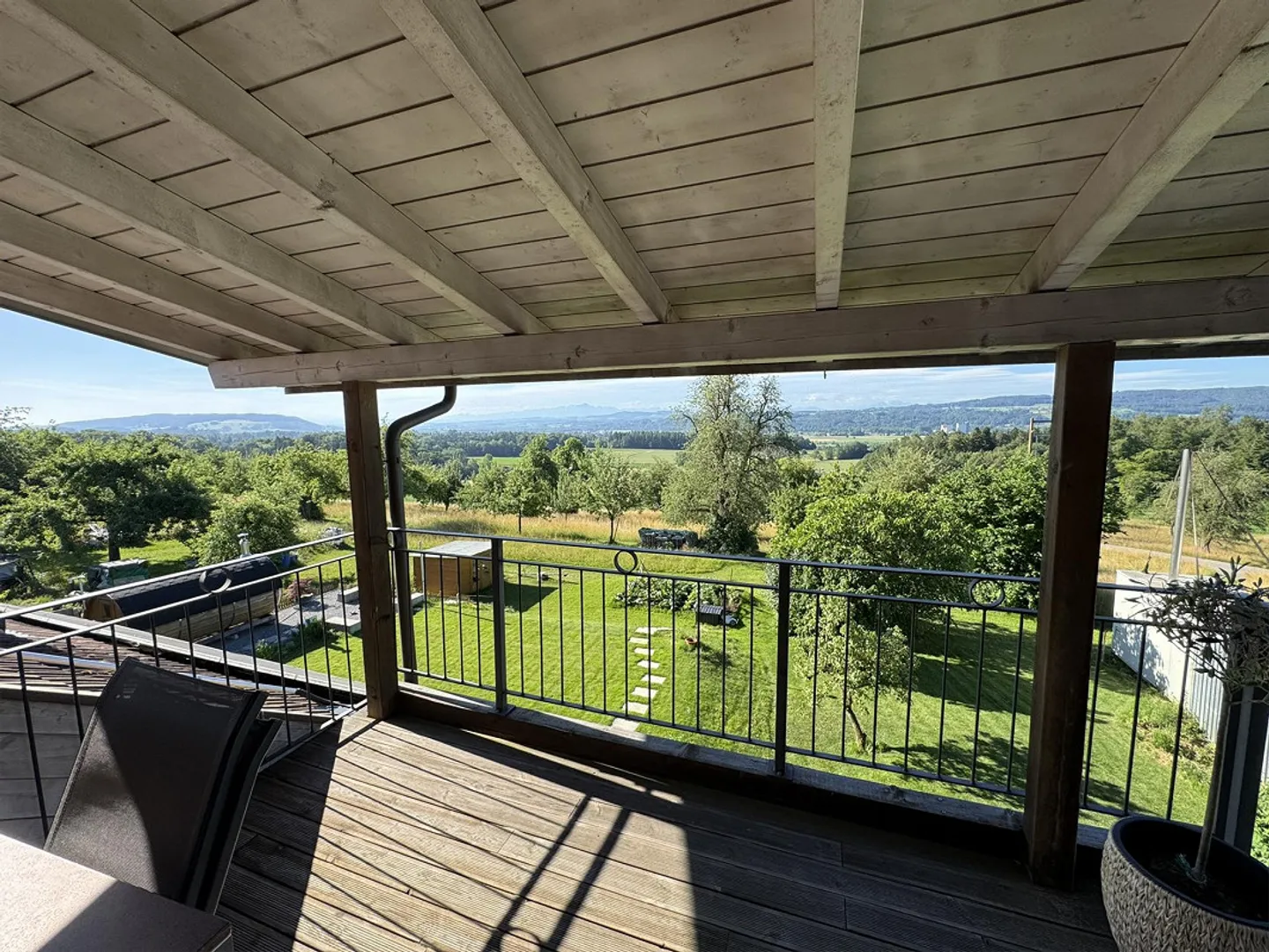 Moderno appartamento mansardato di 2,5 stanze con balcone a 8555 Müllheim - Foto 3 di 21