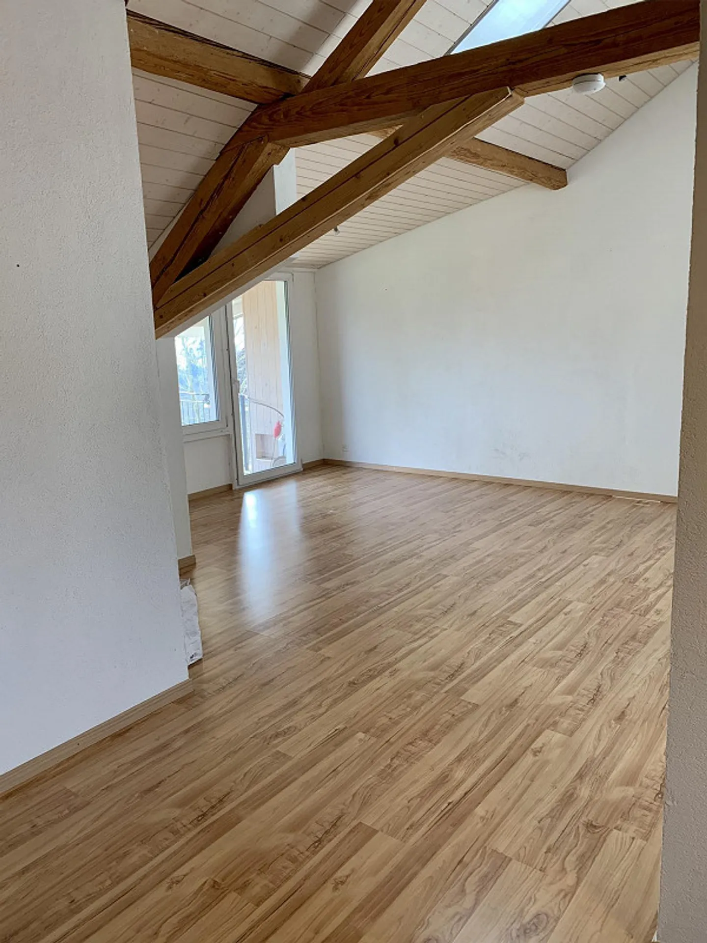 Moderno appartamento mansardato di 2,5 stanze con balcone a 8555 Müllheim - Foto 5 di 21