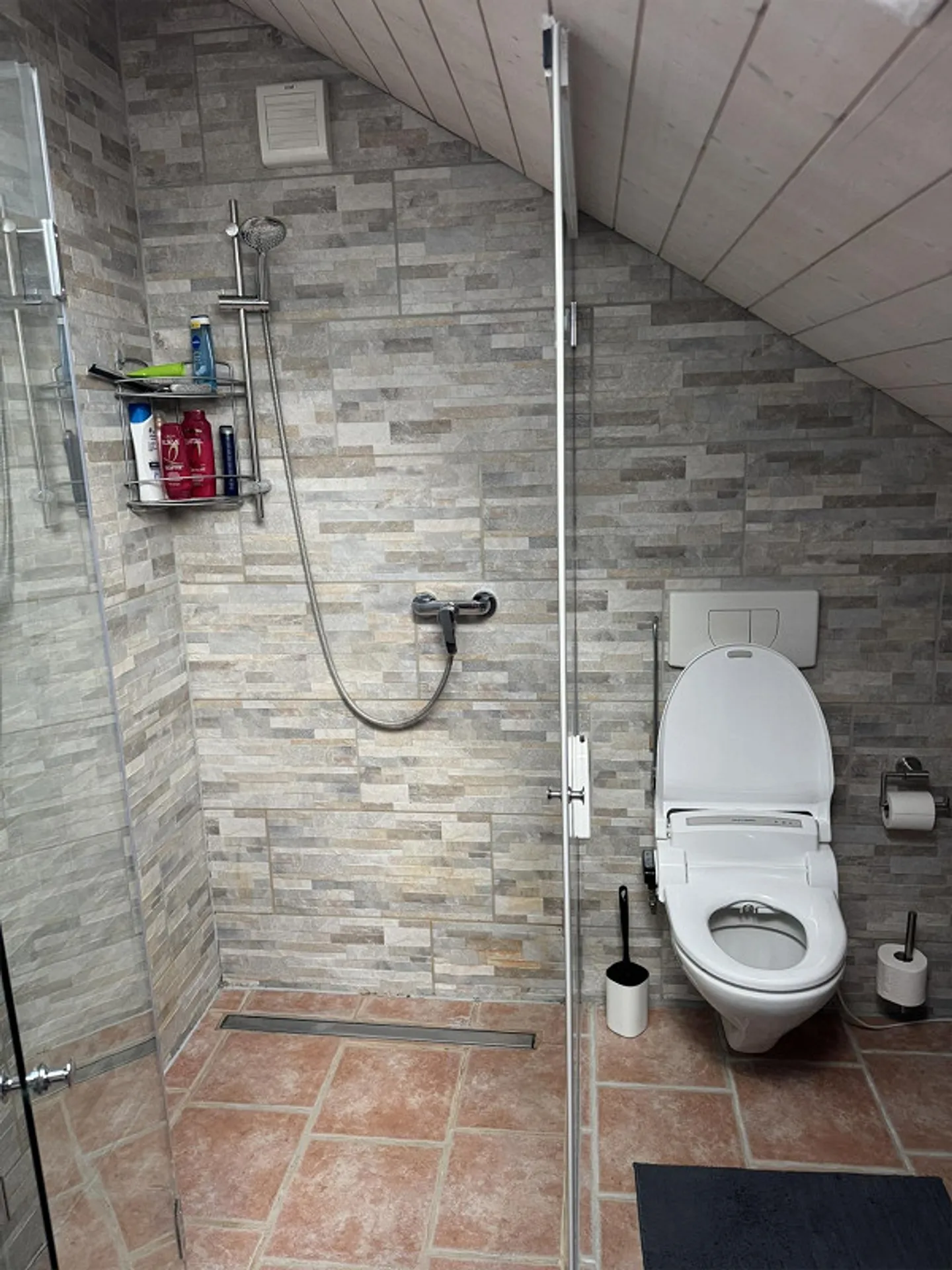 Moderno appartamento mansardato di 2,5 stanze con balcone a 8555 Müllheim - Foto 11 di 21