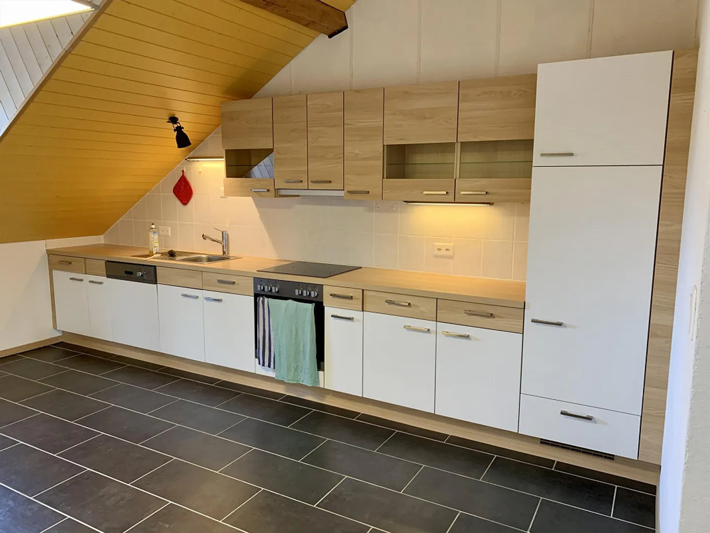 Moderno appartamento mansardato di 2,5 stanze con balcone a 8555 Müllheim - Foto 13 di 21