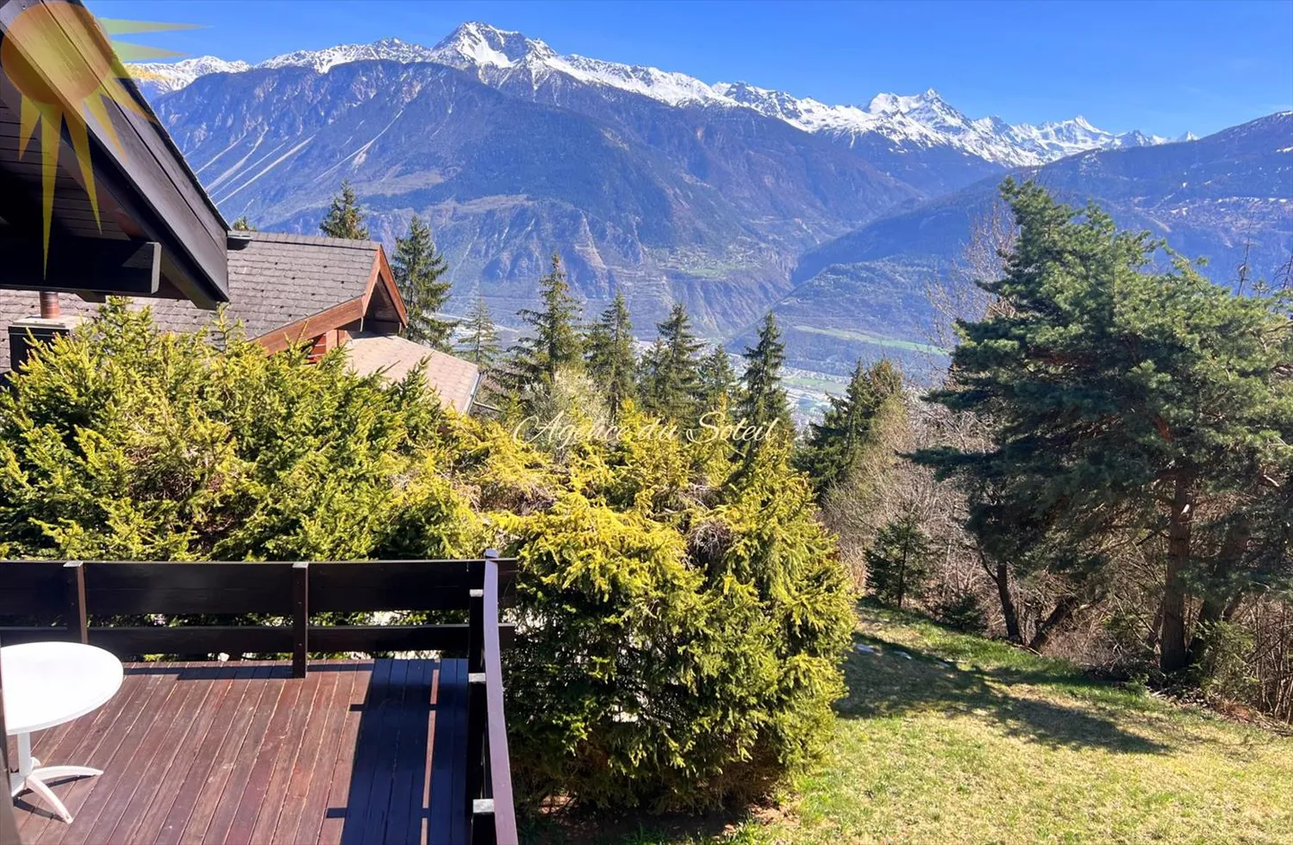 Idéal pour une famille, ce magnifique et spacieux chalet, à 5 minutes en voiture du centre de la station ! - Photo 1 sur 13