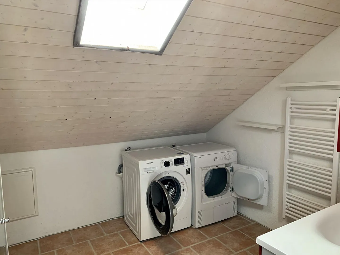 Moderno appartamento mansardato di 2,5 stanze con balcone a 8555 Müllheim - Foto 12 di 21
