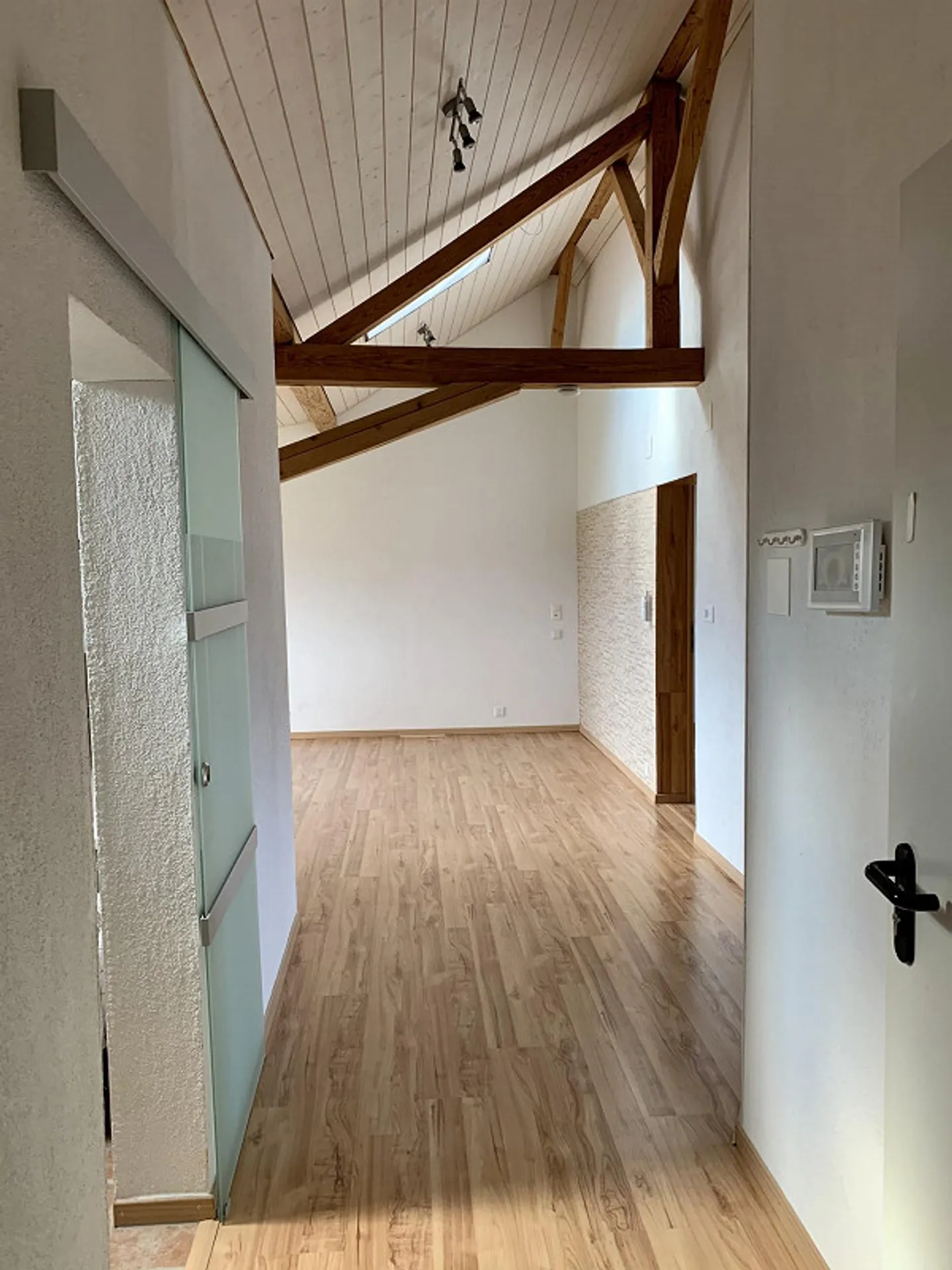 Moderno appartamento mansardato di 2,5 stanze con balcone a 8555 Müllheim - Foto 15 di 21