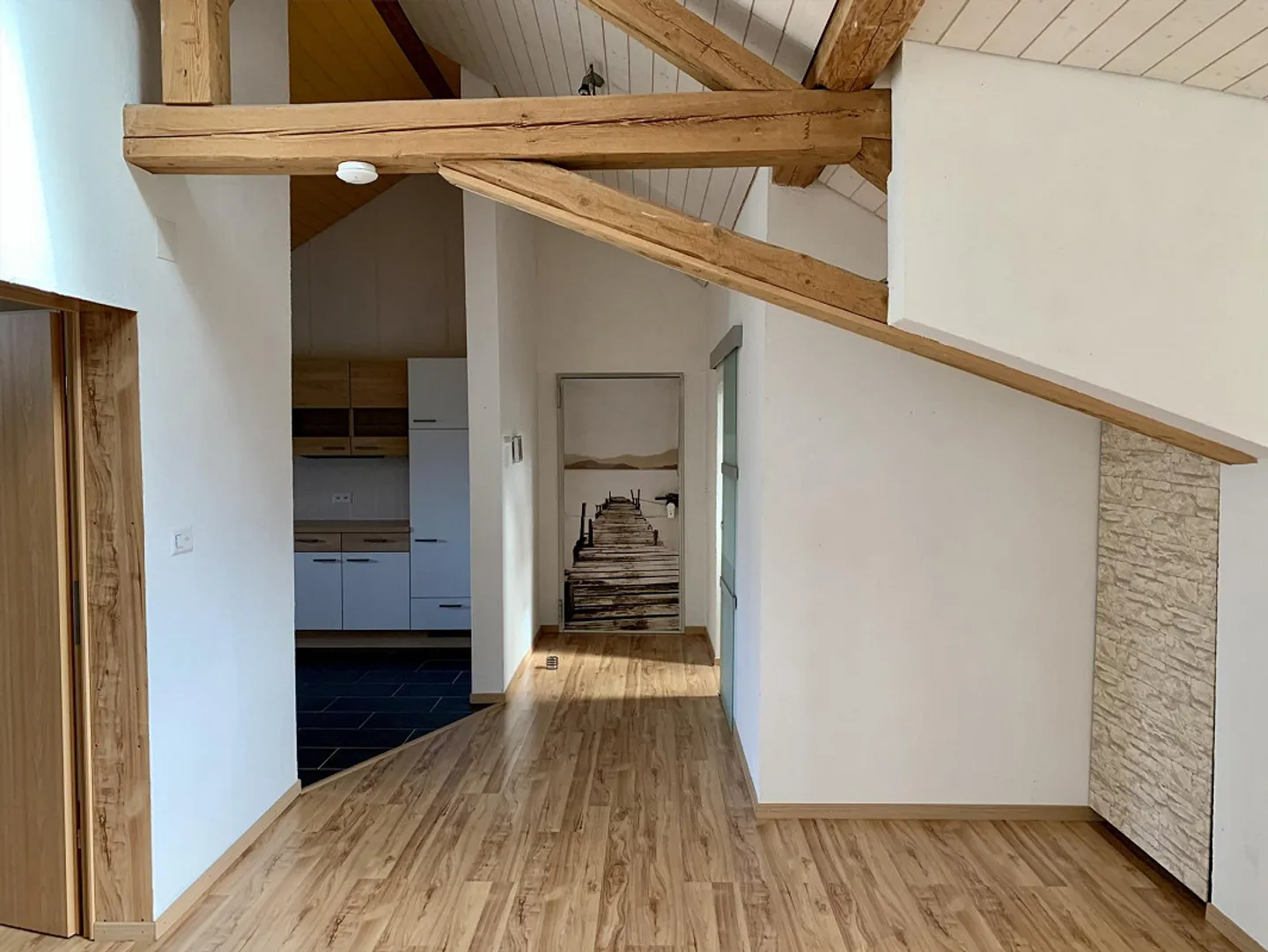 Moderno appartamento mansardato di 2,5 stanze con balcone a 8555 Müllheim - Foto 6 di 21