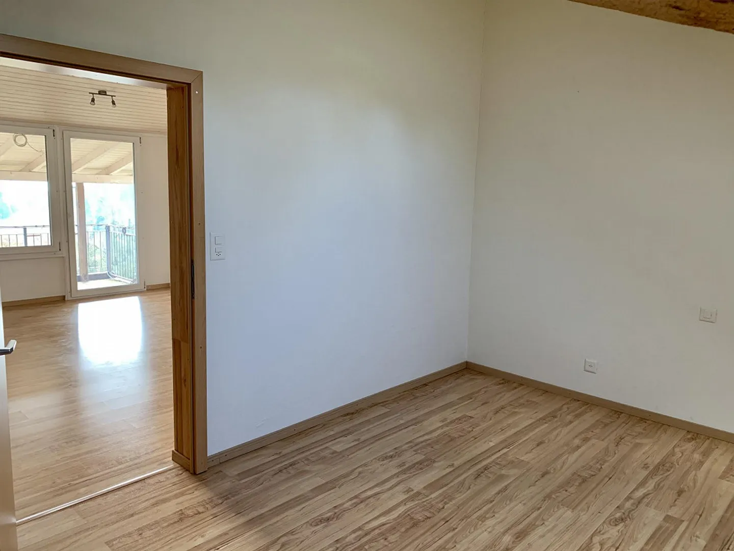 Moderno appartamento mansardato di 2,5 stanze con balcone a 8555 Müllheim - Foto 8 di 21