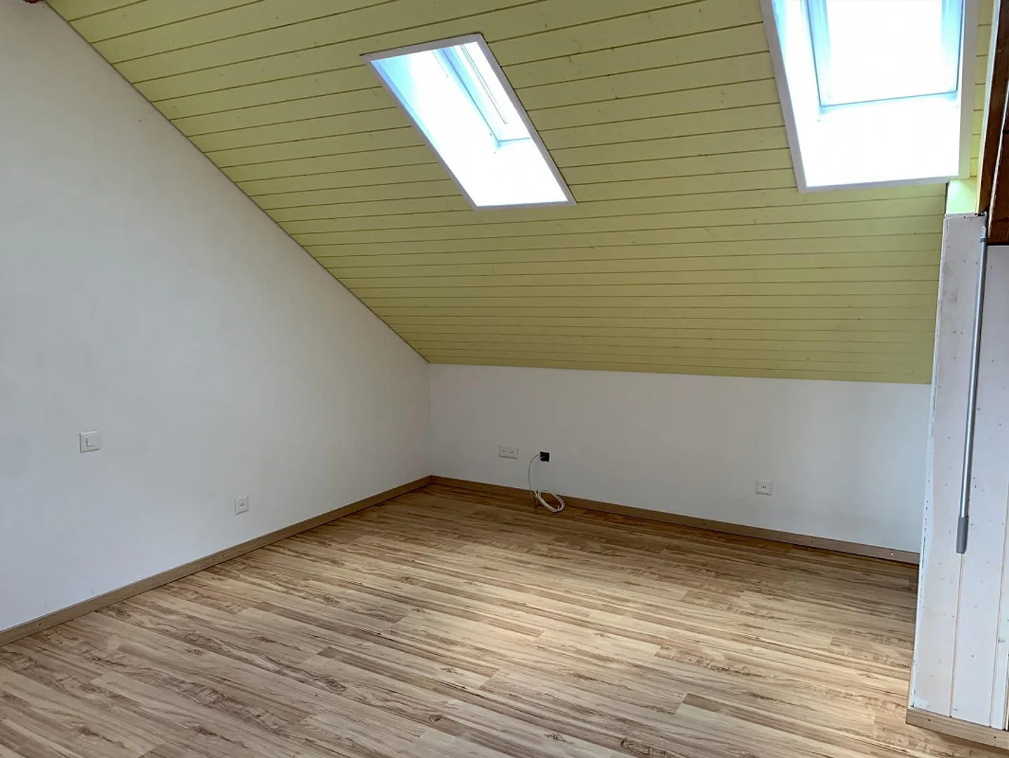 Moderno appartamento mansardato di 2,5 stanze con balcone a 8555 Müllheim - Foto 9 di 21