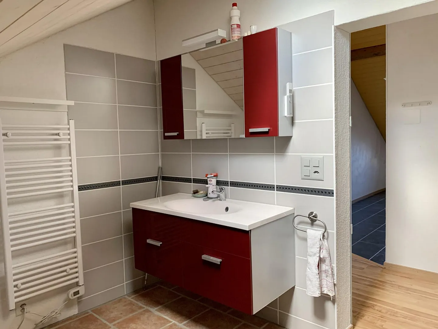 Moderno appartamento mansardato di 2,5 stanze con balcone a 8555 Müllheim - Foto 10 di 21
