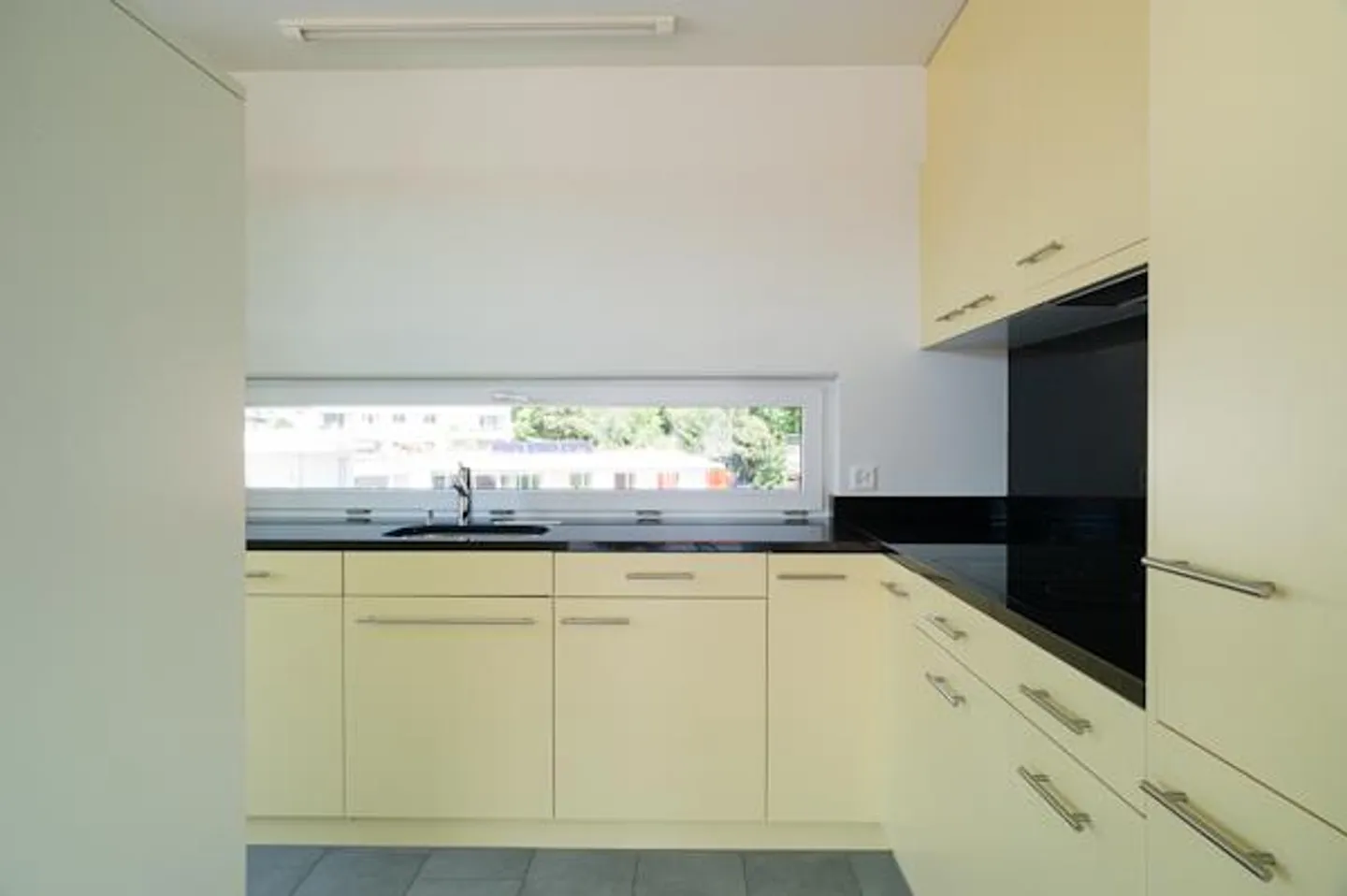 Helle Attikawohnung mit Balkon - Foto 6 von 13