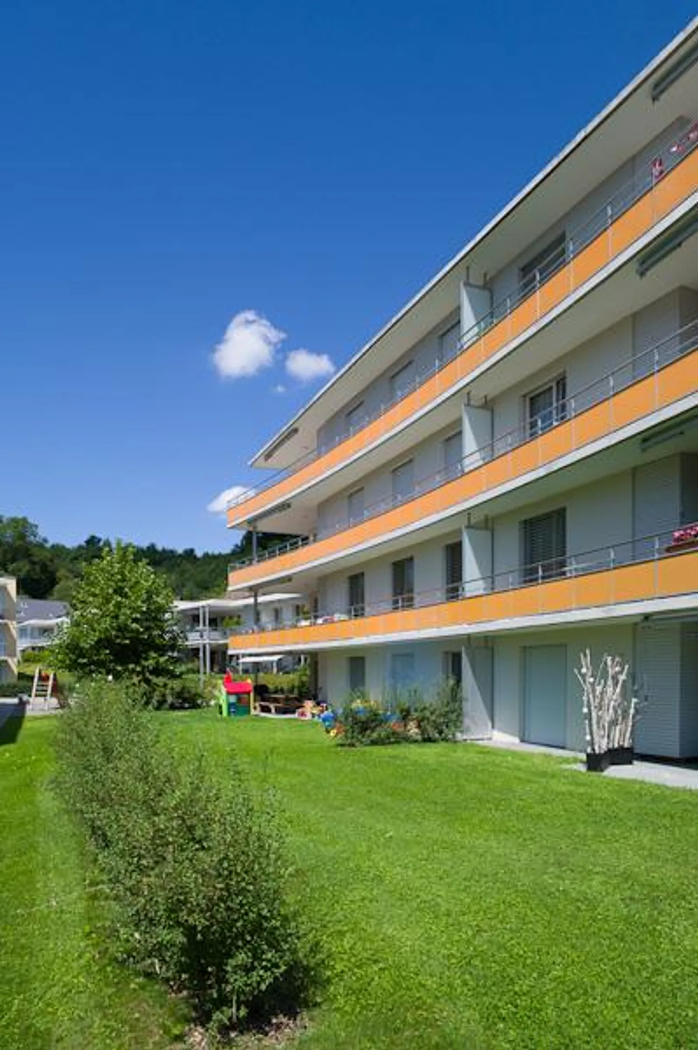 Helle Attikawohnung mit Balkon - Foto 1 von 13