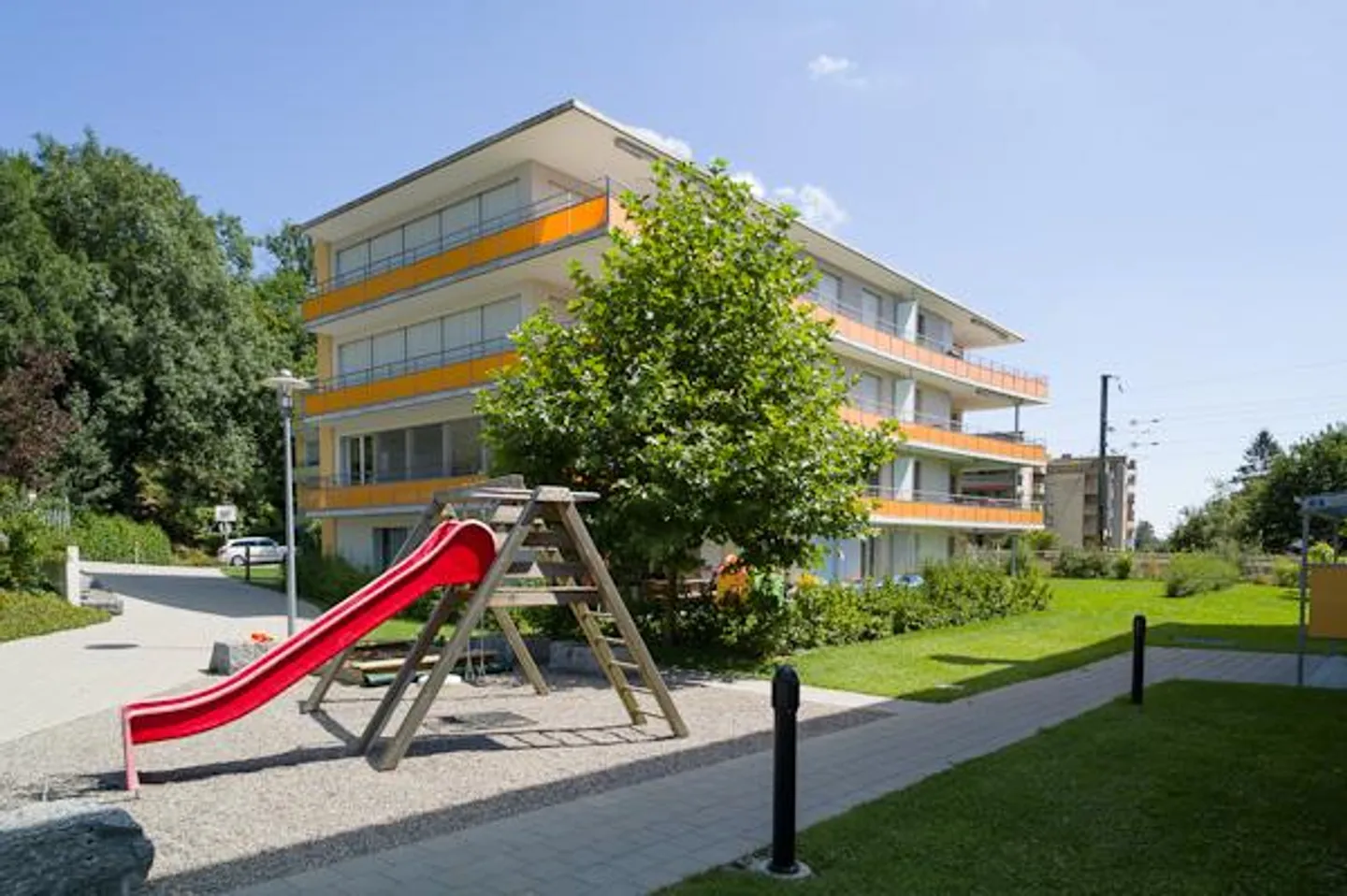 Helle Attikawohnung mit Balkon - Foto 2 von 13