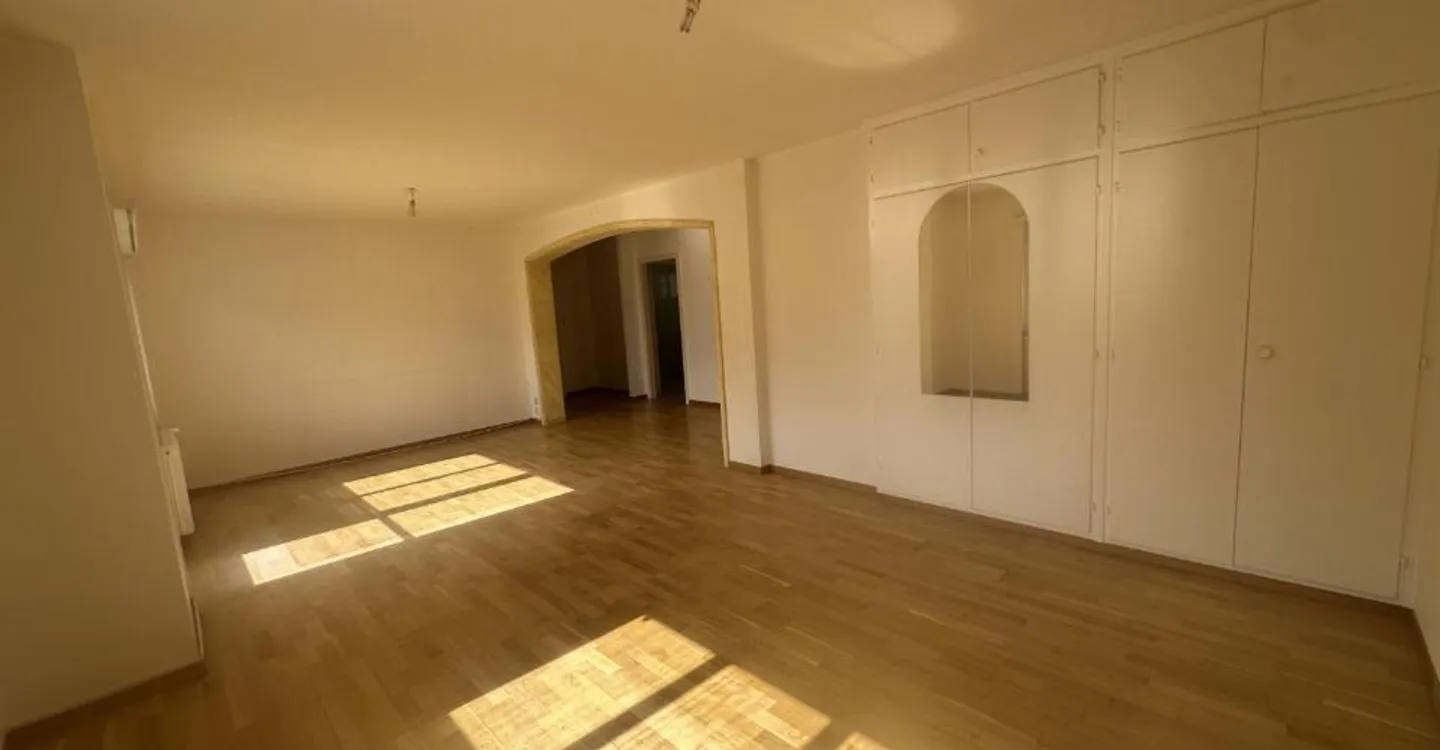 01273 - 3-room apartment - Tourelles 8 - La Chaux-de-Fonds - Photo 3 of 6