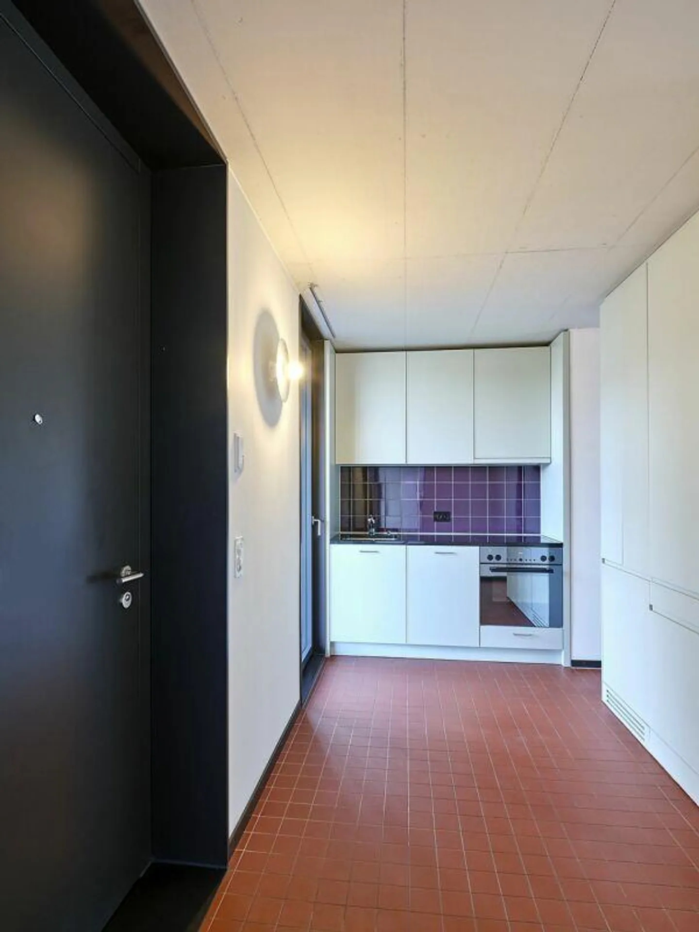 Modernes Apartment mit Balkon - Foto 2 von 8