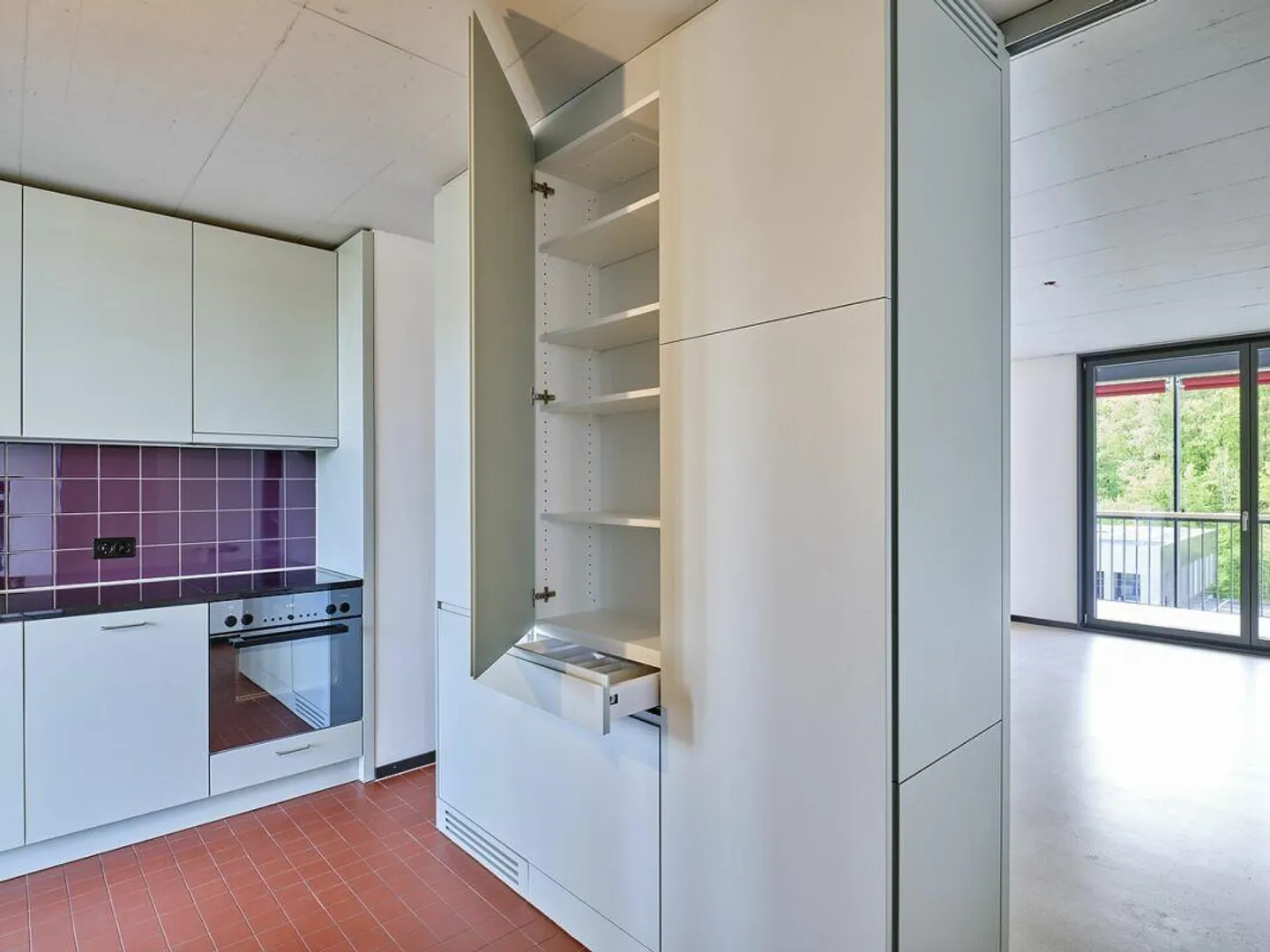 Modernes Apartment mit Balkon - Foto 3 von 8