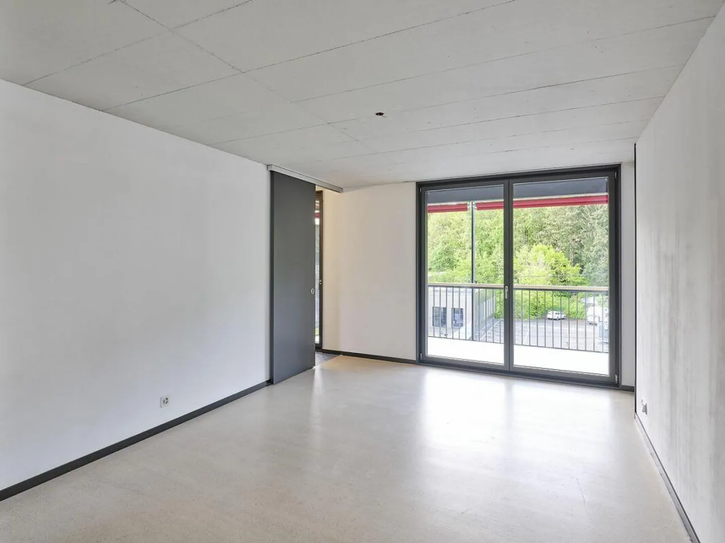 Modernes Apartment mit Balkon - Foto 4 von 8