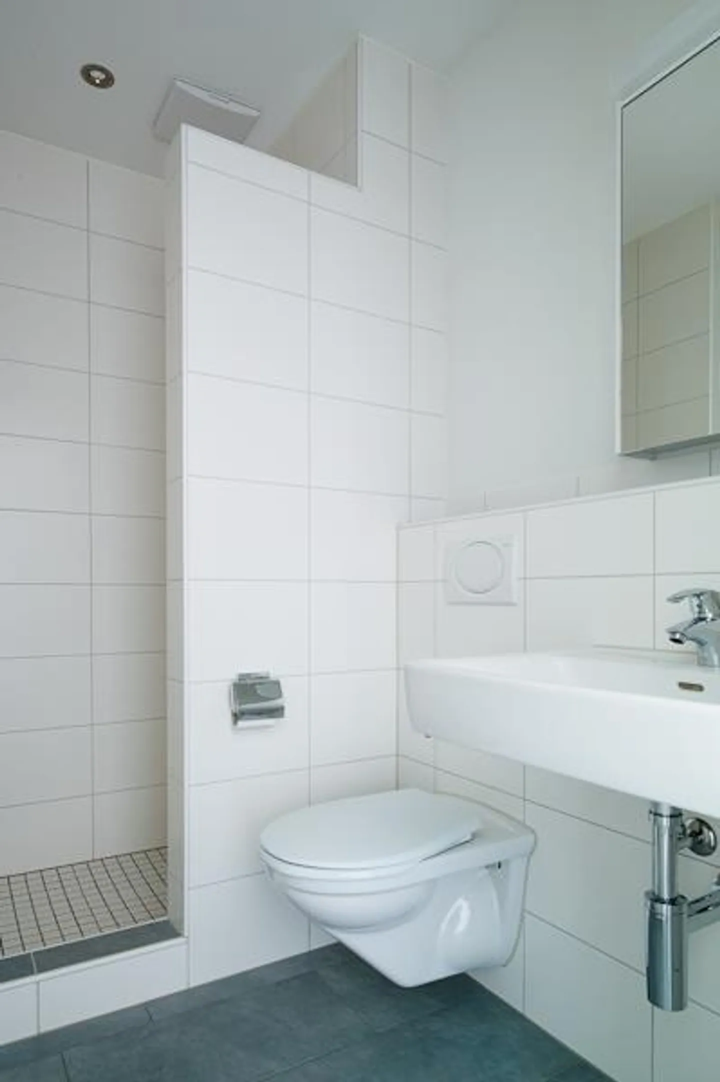 Helle Attikawohnung mit Balkon - Foto 9 von 13